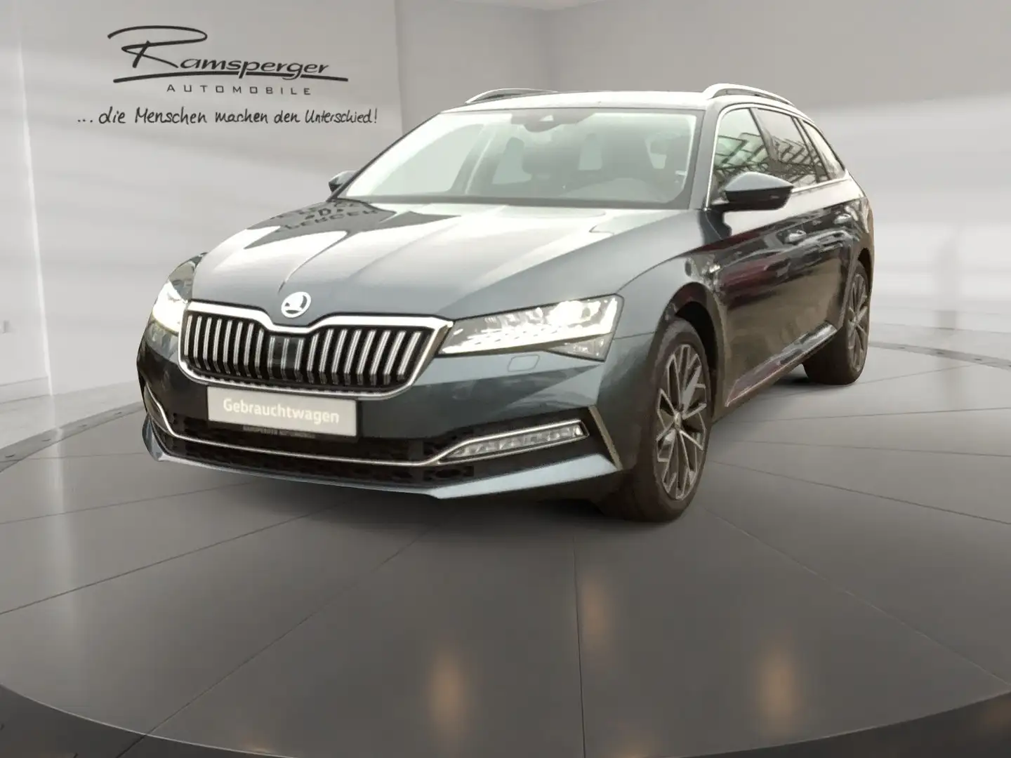 Skoda Superb Combi 2.0 TSI DSG 4x4 L&K AHK ACC LED Nav Grau - 2