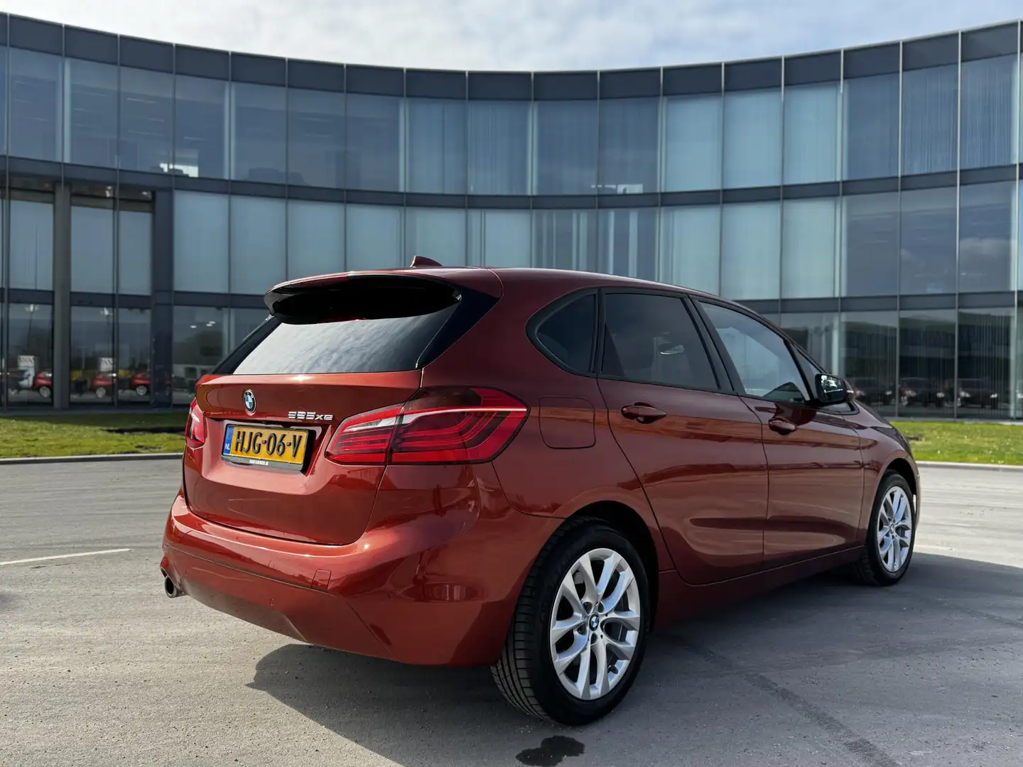BMW 225 2-serie Active Tourer 225xe iPerformance High Exec Oranje - 2