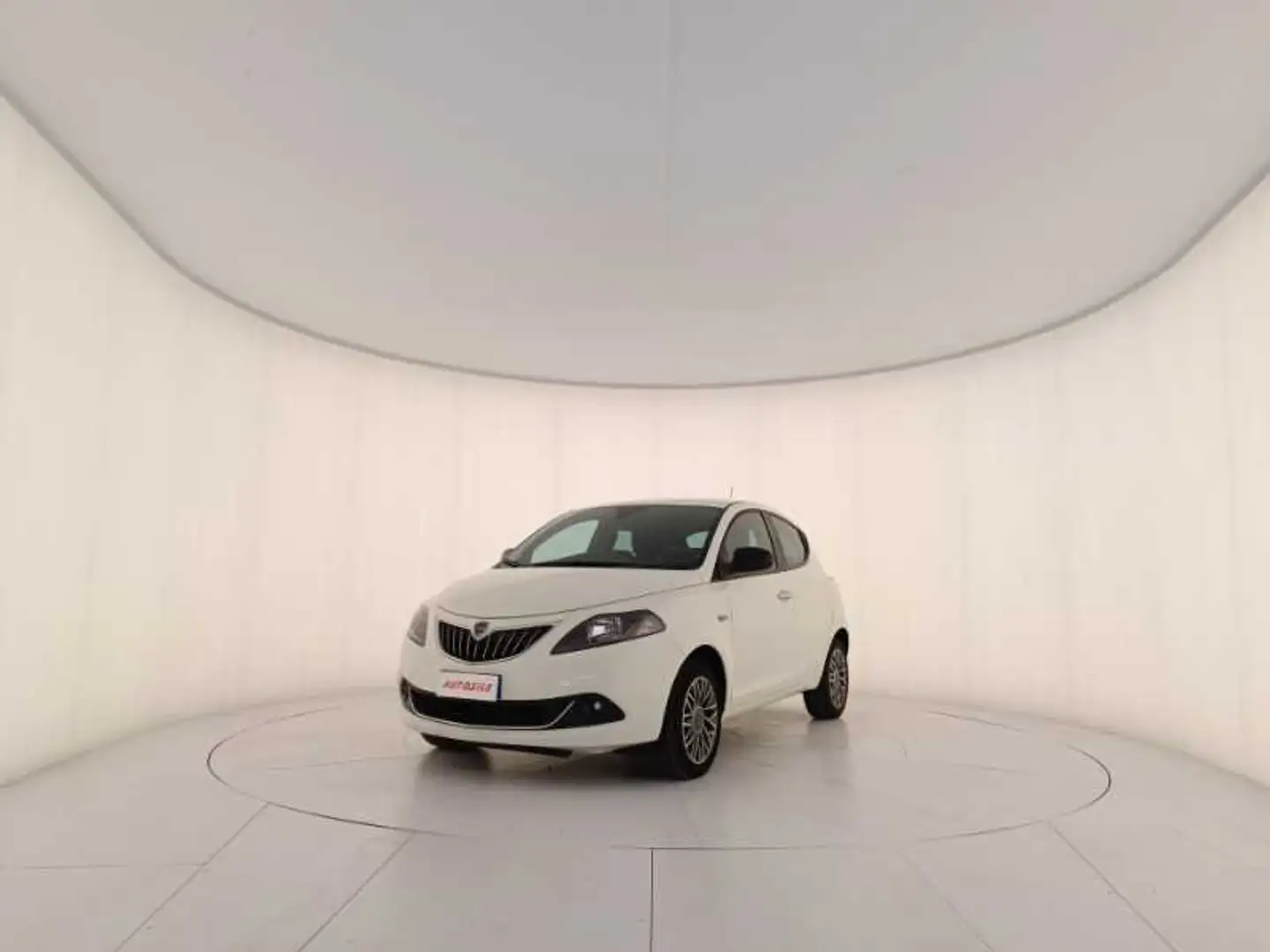 Lancia Ypsilon III 2021 1.0 firefly hybrid Gold Plus s&s 70cv 5p Bianco - 1