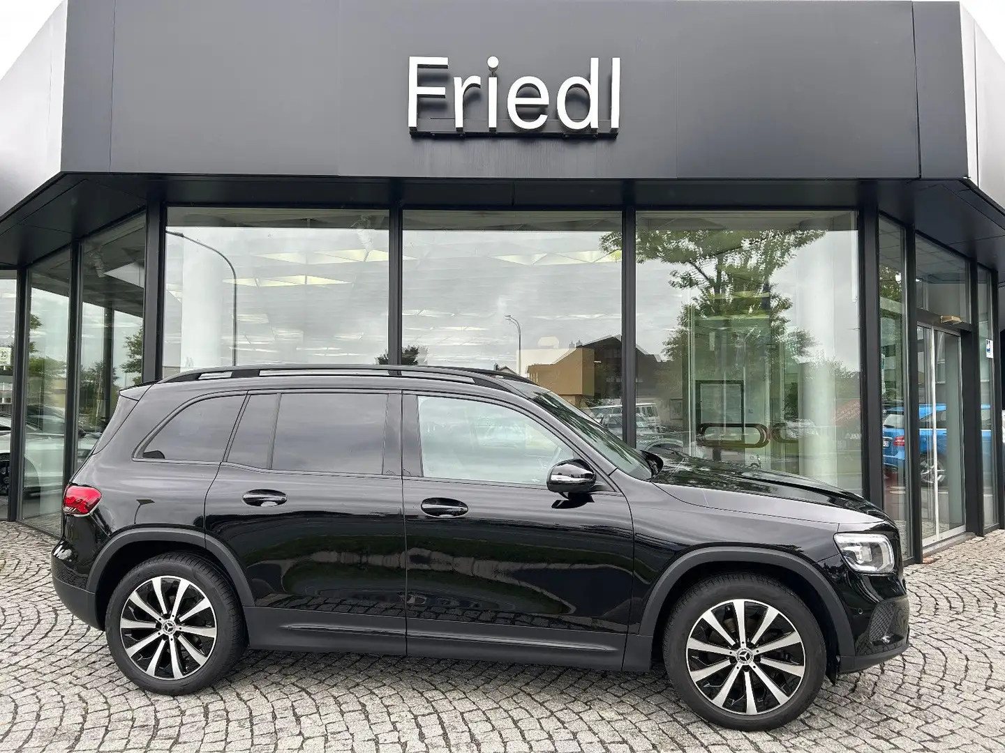 Mercedes-Benz GLB 200 4M Night, AHK, LED, Memory, Burmester Schwarz - 2