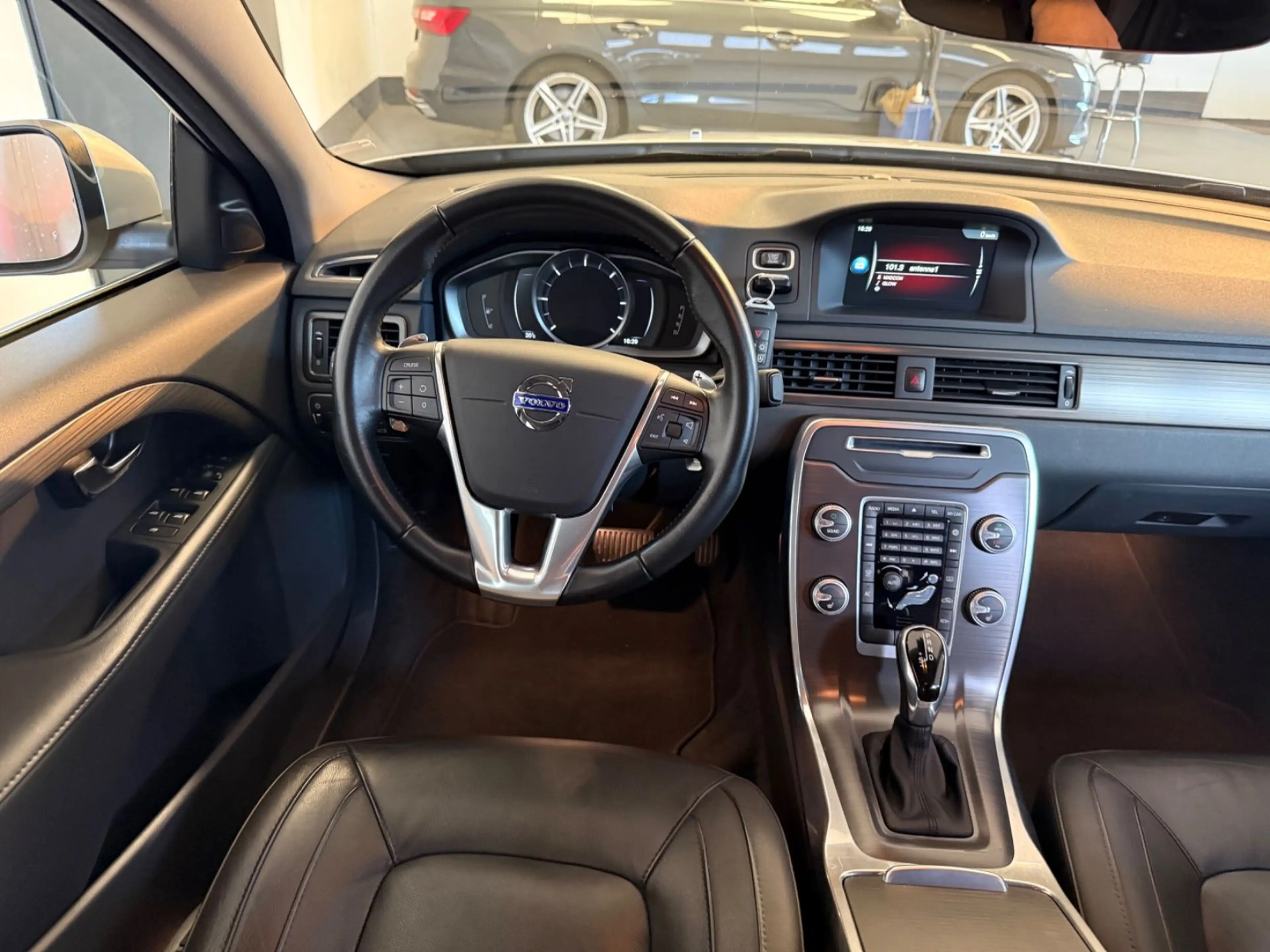 Volvo S80 LIM D4 MOMENTUM*AUT*CLIMATIC*NAVI*LEDER*XEN* — photo 11