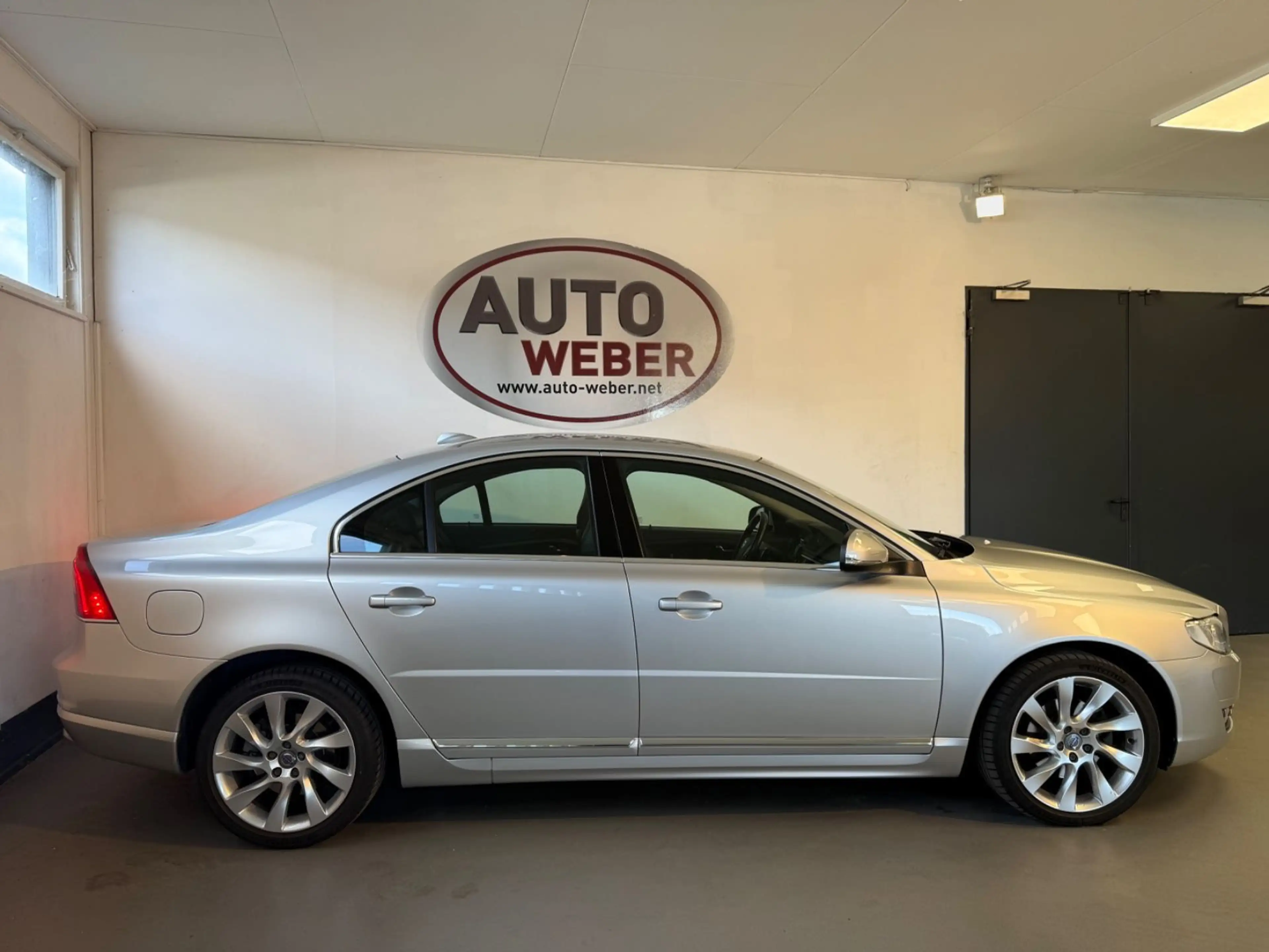 Volvo S80 LIM D4 MOMENTUM*AUT*CLIMATIC*NAVI*LEDER*XEN* — photo 6