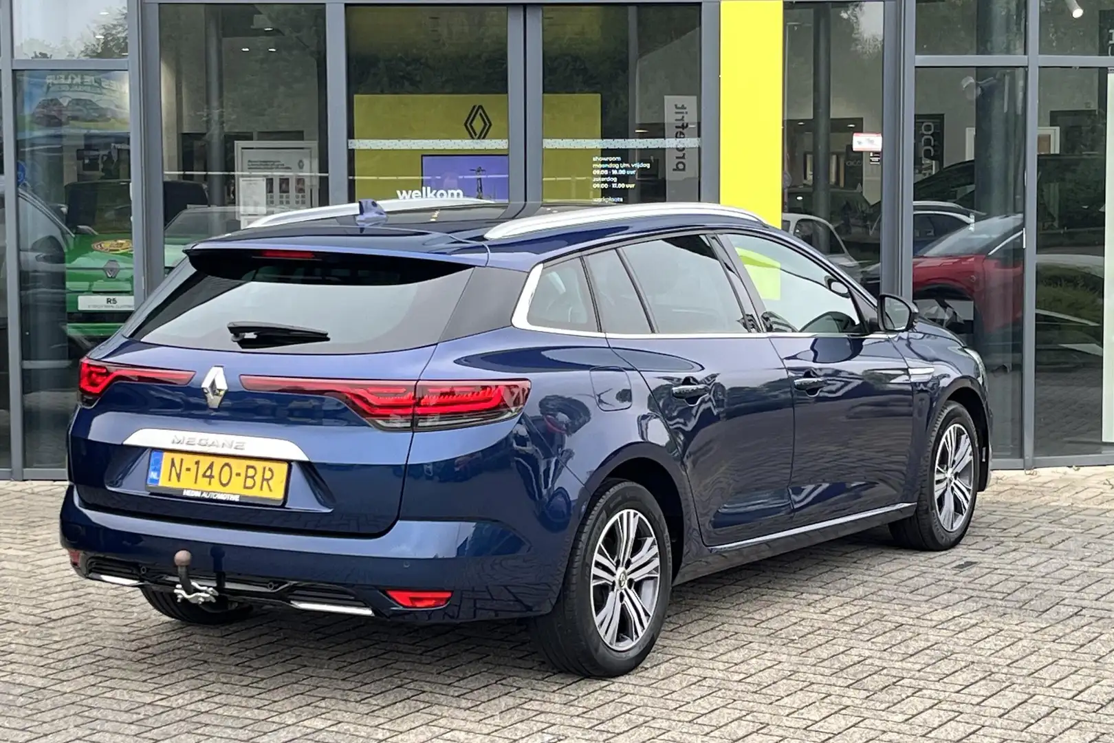 Renault Megane Estate TCe 140PK Intens | Navigatie | Parkeersenso Blauw - 2
