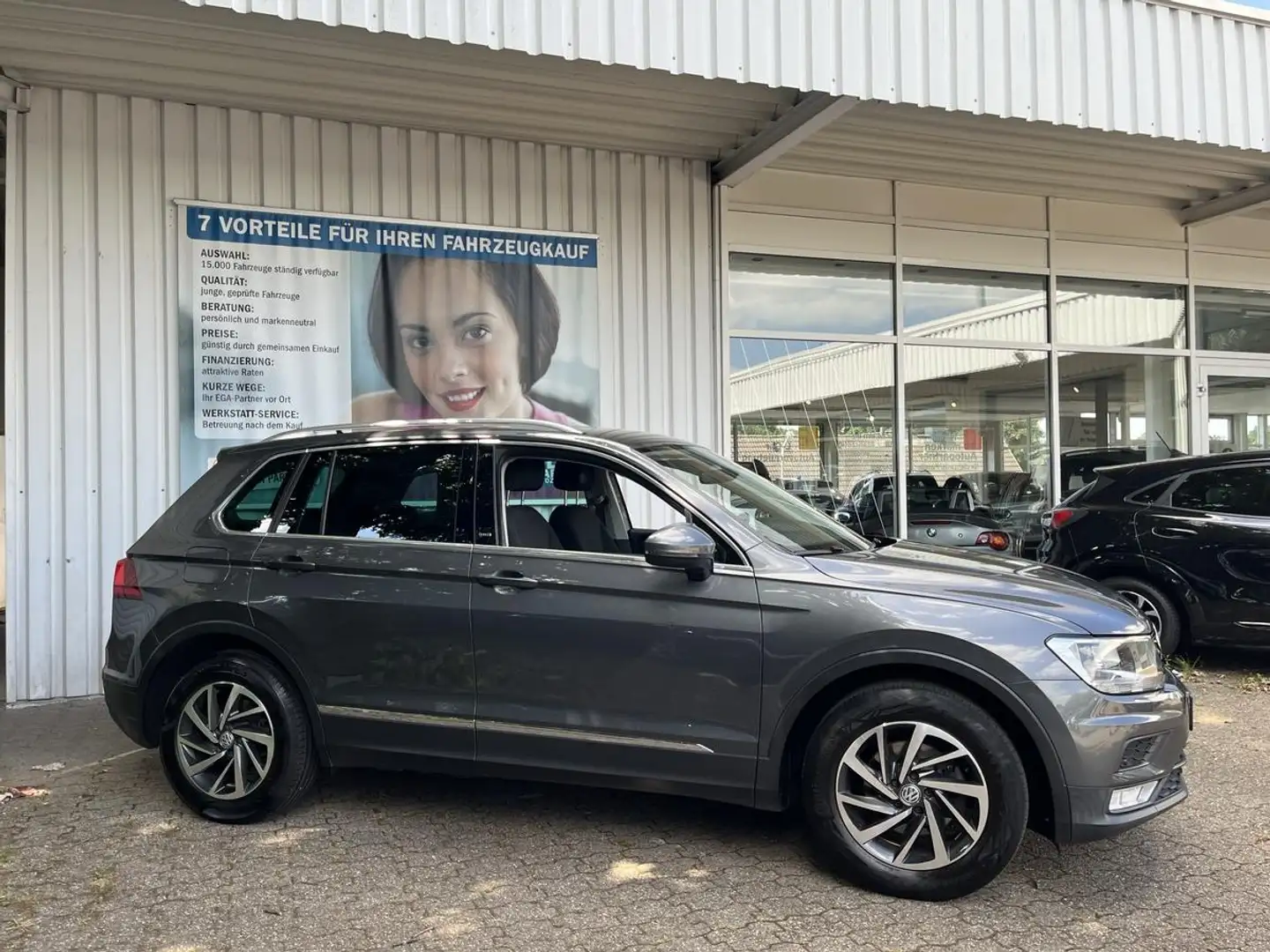 Volkswagen Tiguan 2.0 TDI BMT SOUND KLIMA ALU NAVI. PDC AHK SHZ Grau - 2