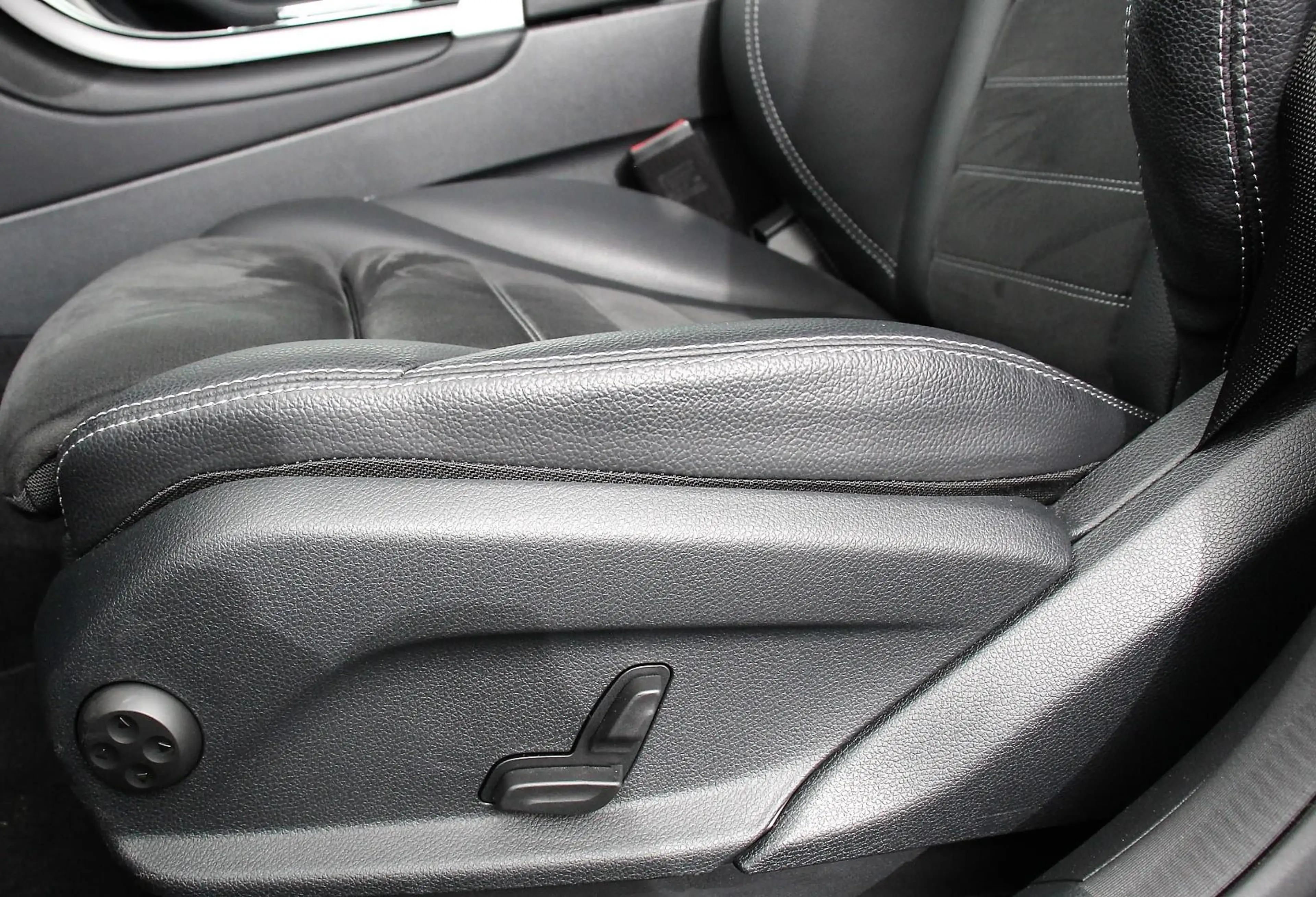 Mercedes-Benz GLC 300 300e 4MATIC AMG PHEV Navigatie Half leder Sportsto — photo 12