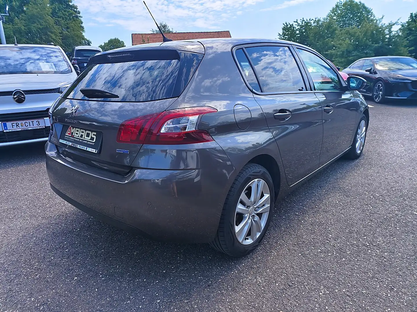 Peugeot 308 1,6 BlueHDI 120 Diesel Allure EAT6 Automatik Grau - 2