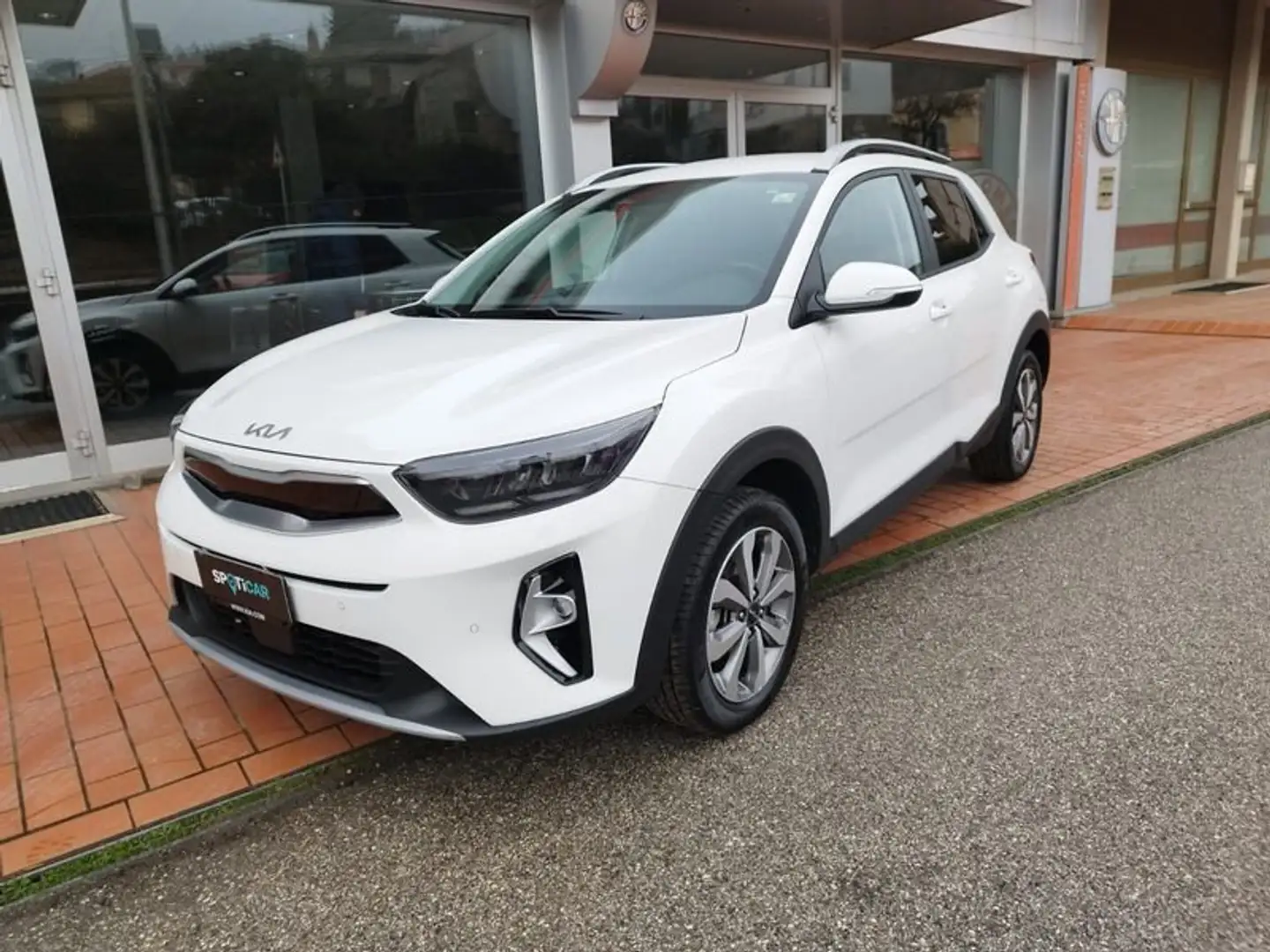 Kia Stonic 1.2 MPI Style Alb - 2