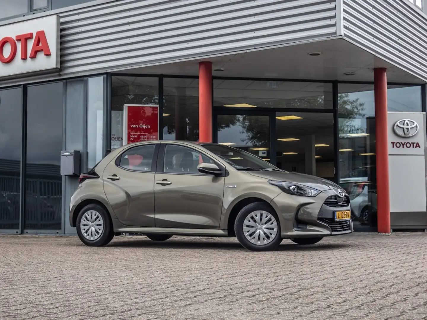Toyota Yaris 1.5 Hyb. Active Bruin - 1