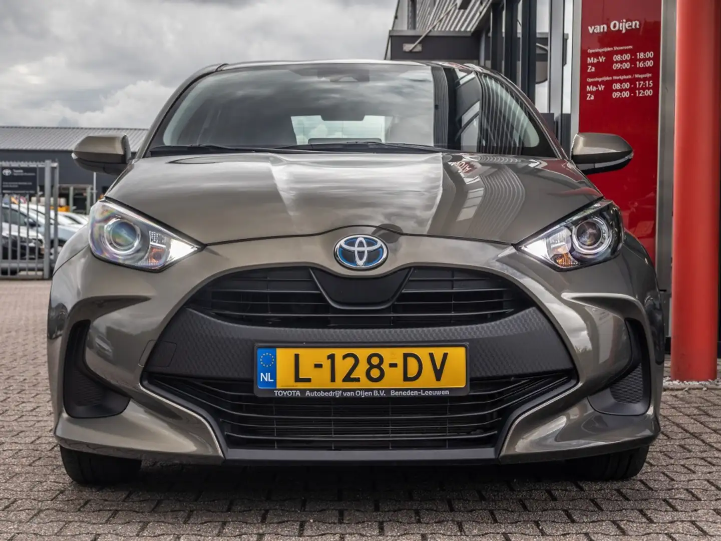 Toyota Yaris 1.5 Hyb. Active Bruin - 2