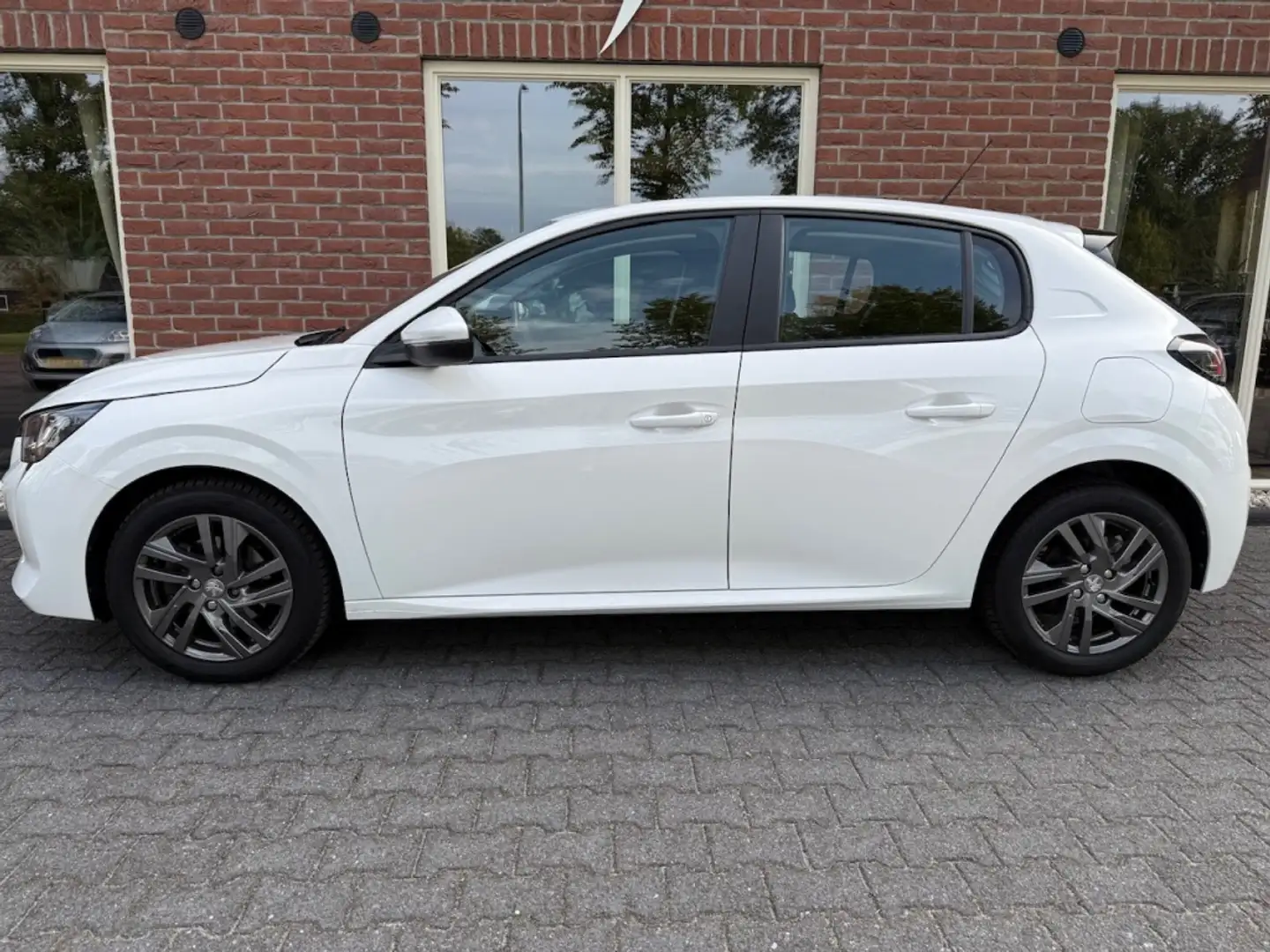 Peugeot 208 1.2 PT Active Pack PDC / LMV / NAVI / AIRCO / LED Weiß - 2
