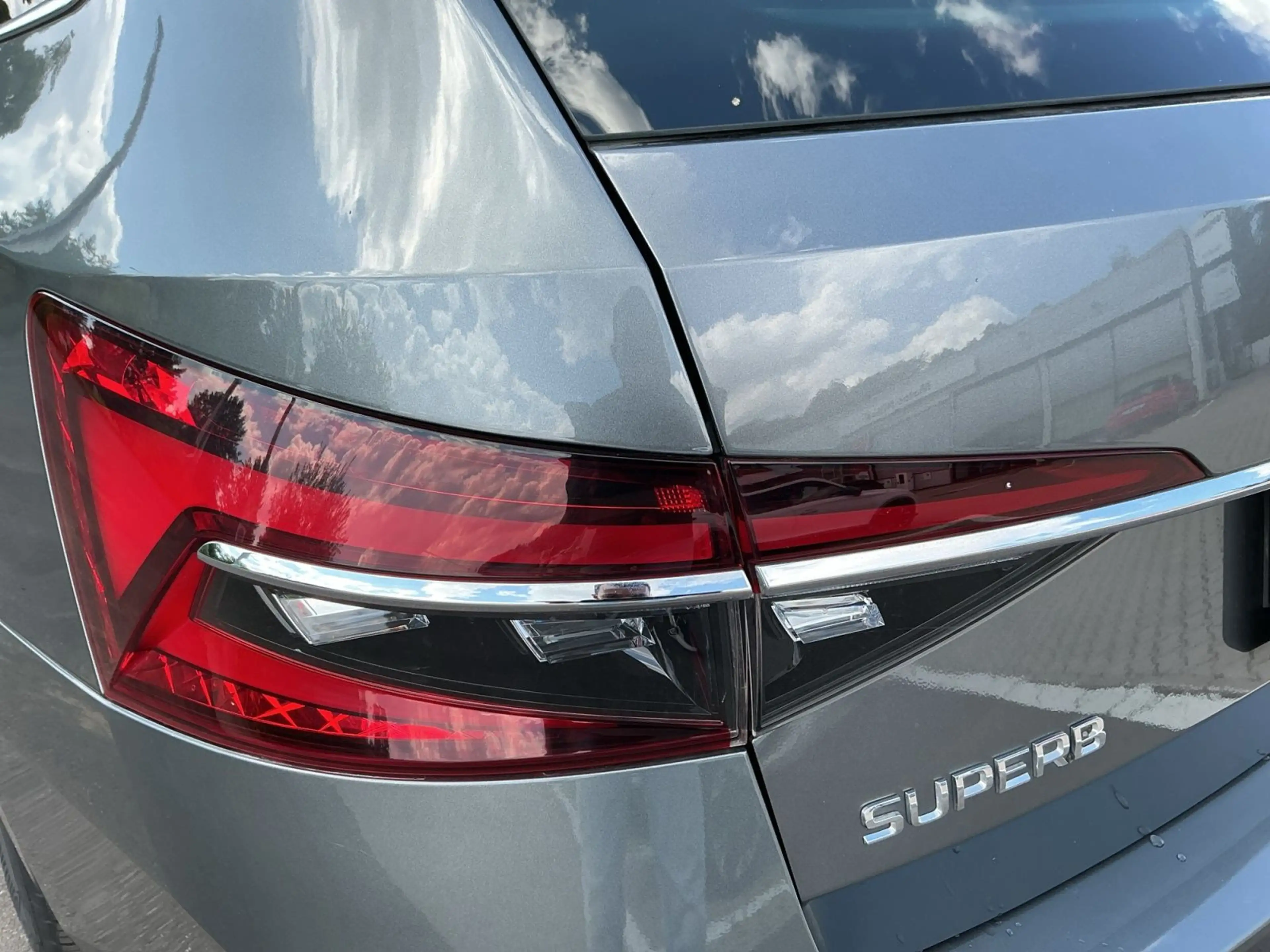 Skoda Superb Combi iV STYLE BEAM+NAVI+APP+ACC+SHZ+AHK — photo 17