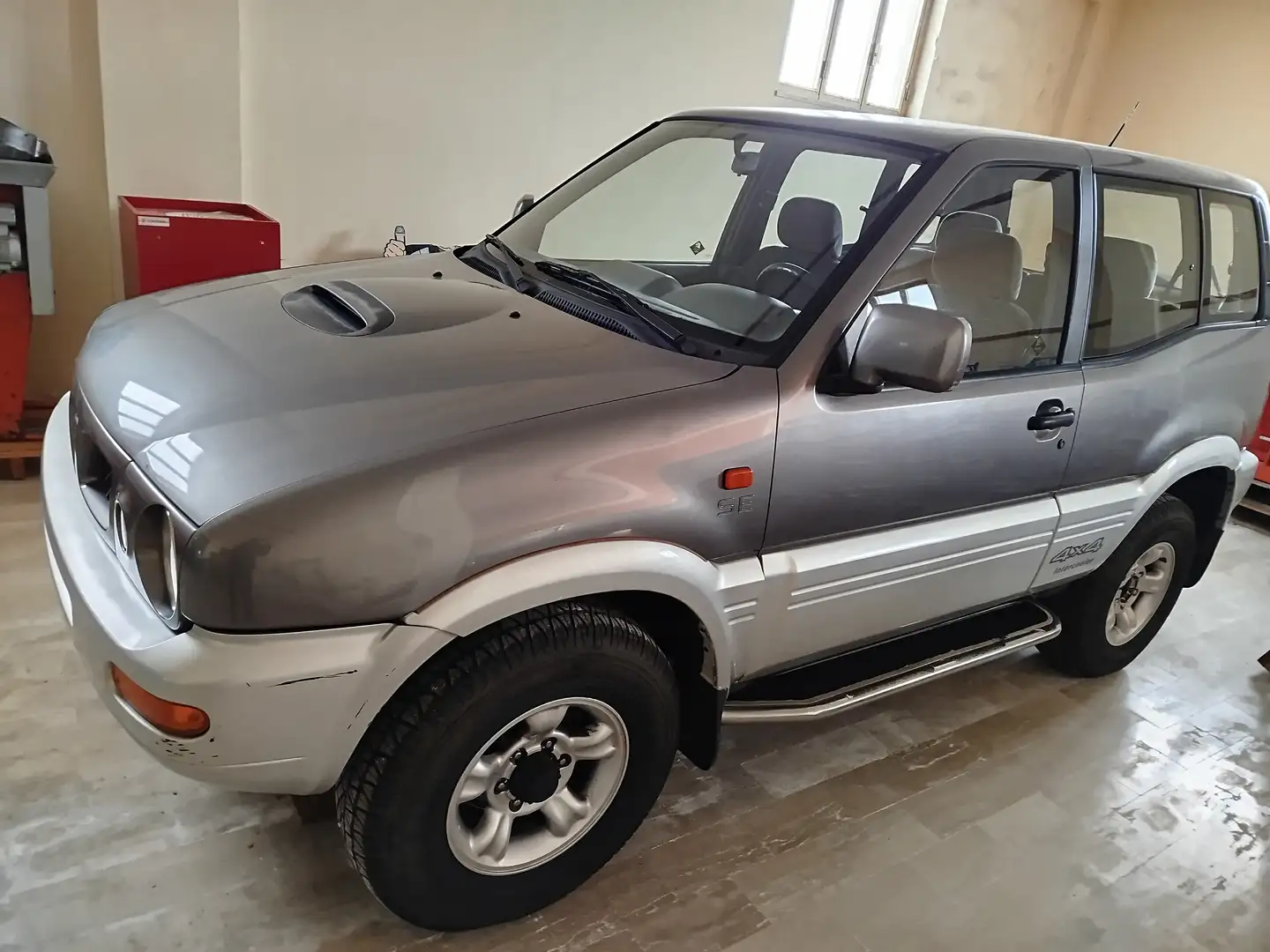 Nissan Terrano Terrano 3p 2.7 tdi SE Gris - 2