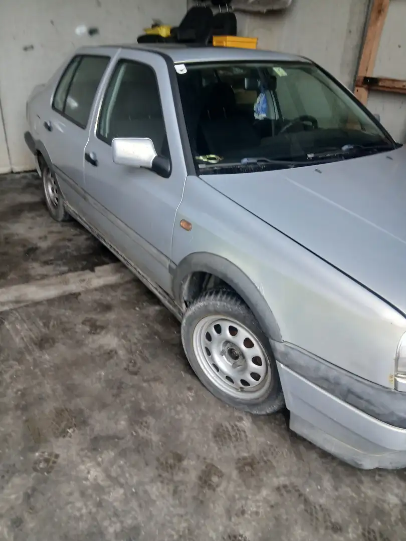 Volkswagen Vento CL TDI - 2