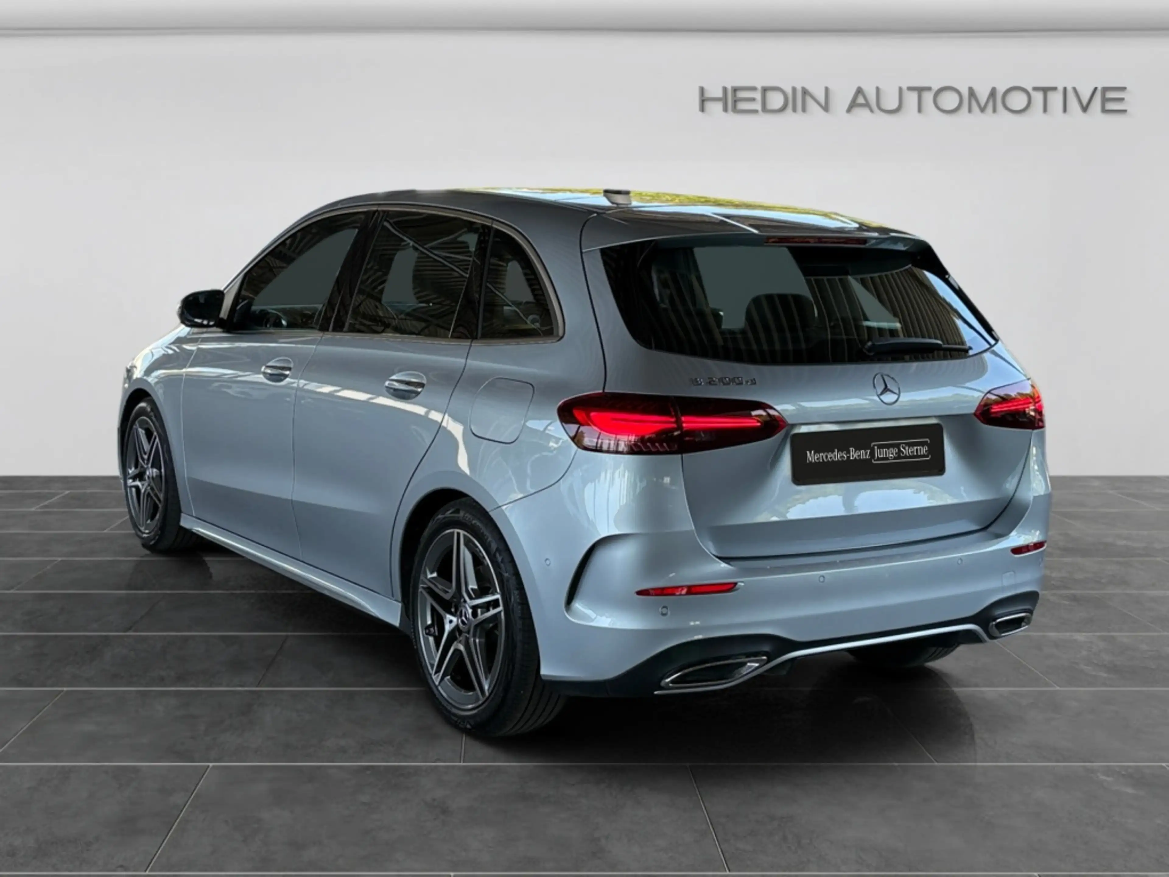 Mercedes-Benz B 200 d AMG|LED|AMB|DISTR+|PANO|360°|AHK|SHZ|CarP — photo 4