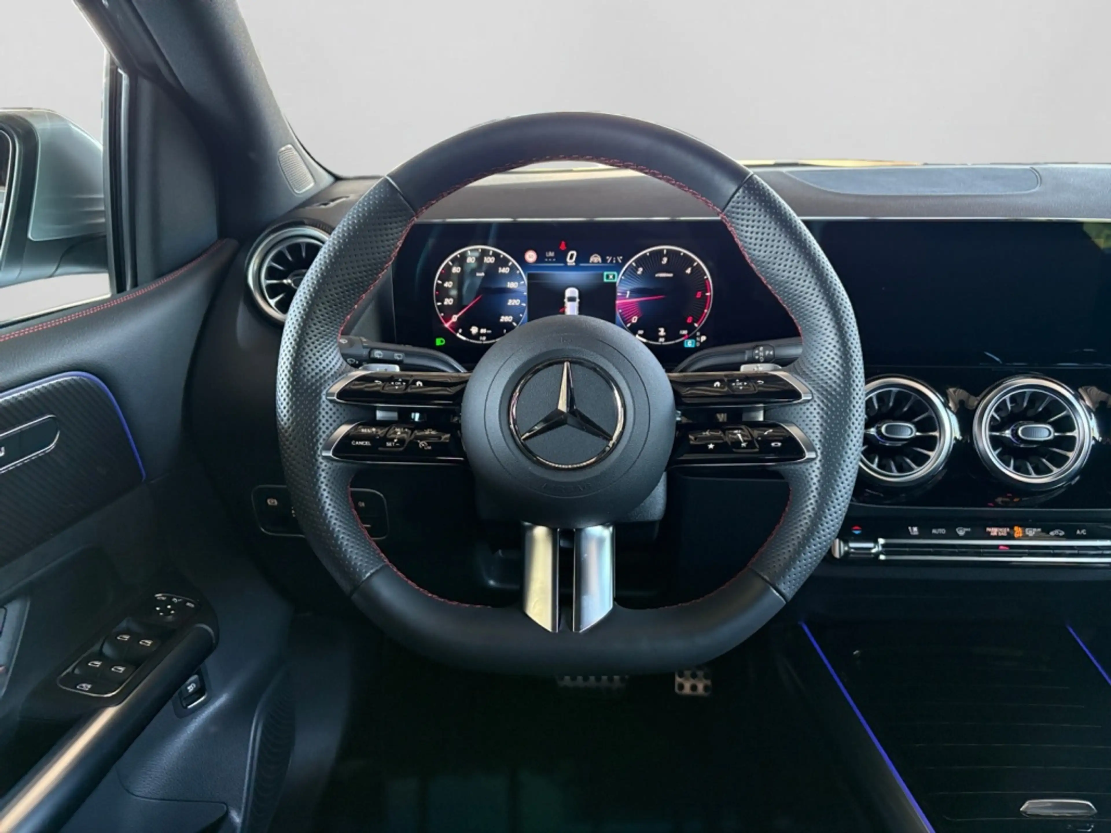 Mercedes-Benz B 200 d AMG|LED|AMB|DISTR+|PANO|360°|AHK|SHZ|CarP — photo 13