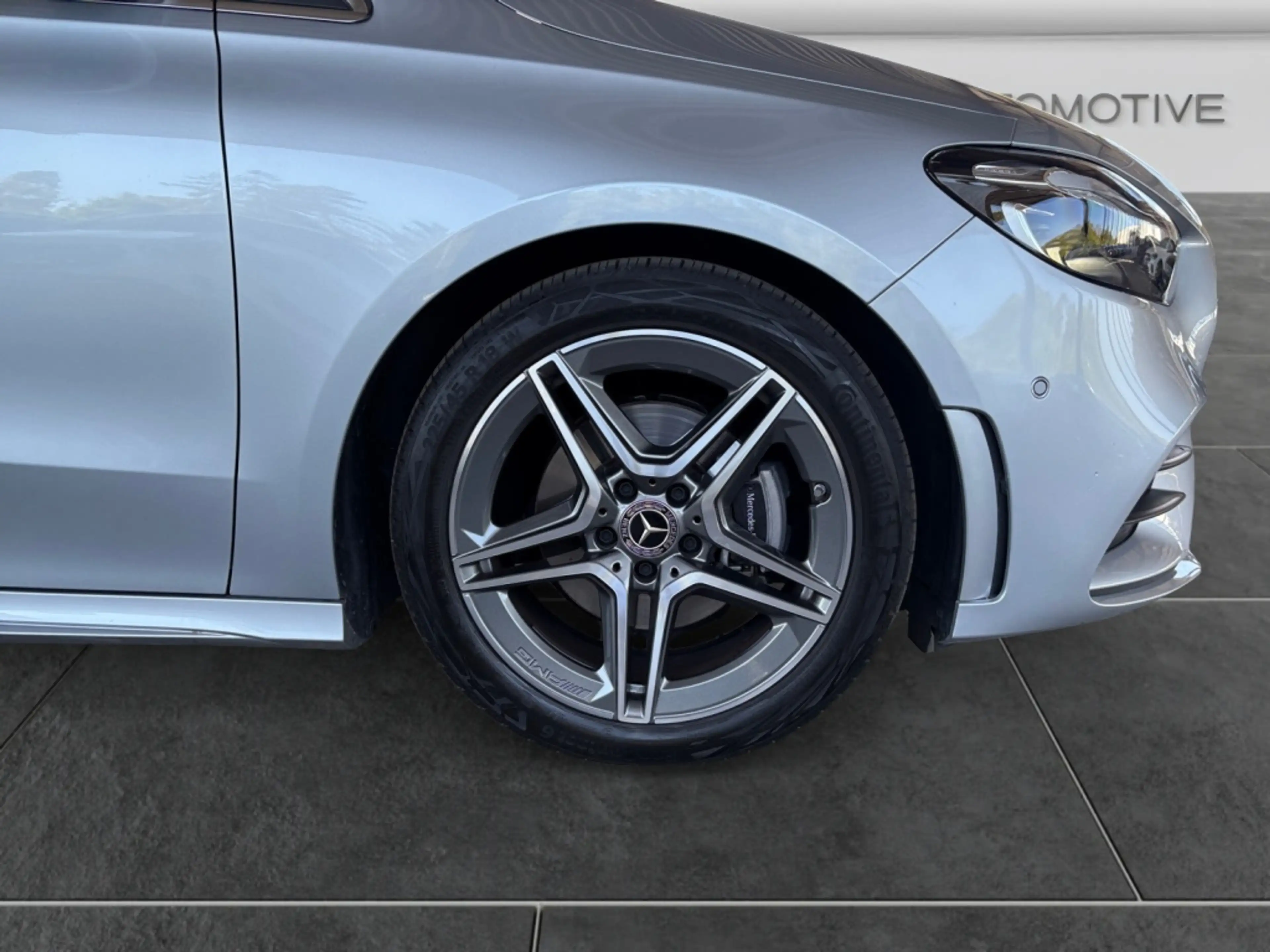Mercedes-Benz B 200 d AMG|LED|AMB|DISTR+|PANO|360°|AHK|SHZ|CarP — photo 15