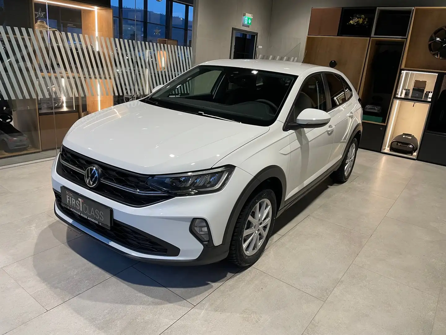 Volkswagen Taigo 4Me TSI Bianco - 2