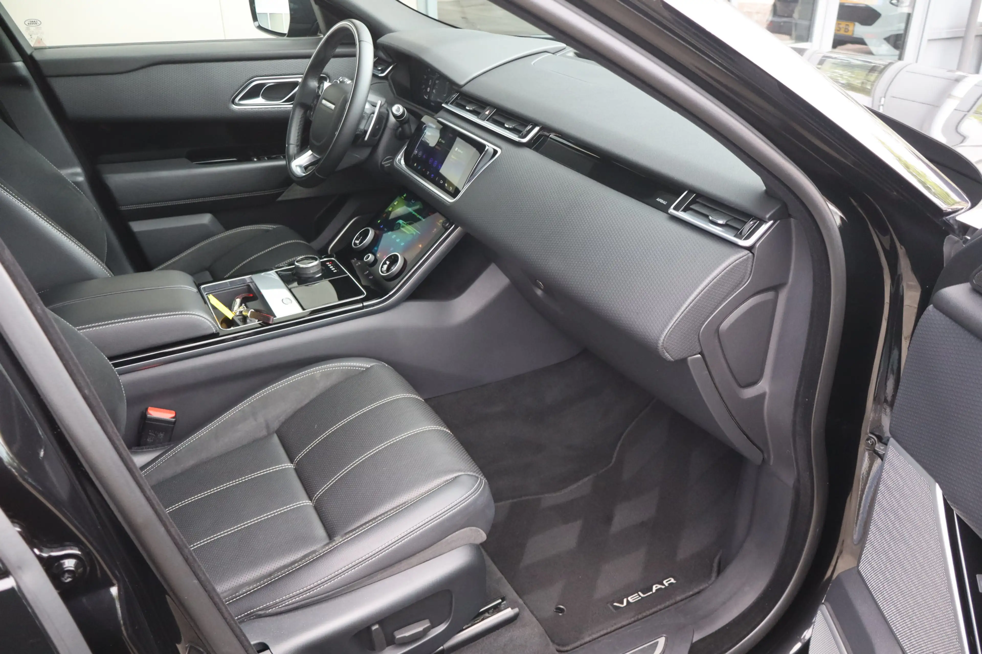 Land Rover Range Rover Velar 3.0 D300 AWD HSE Pano I Meridian I Elek Trekhaak — photo 4