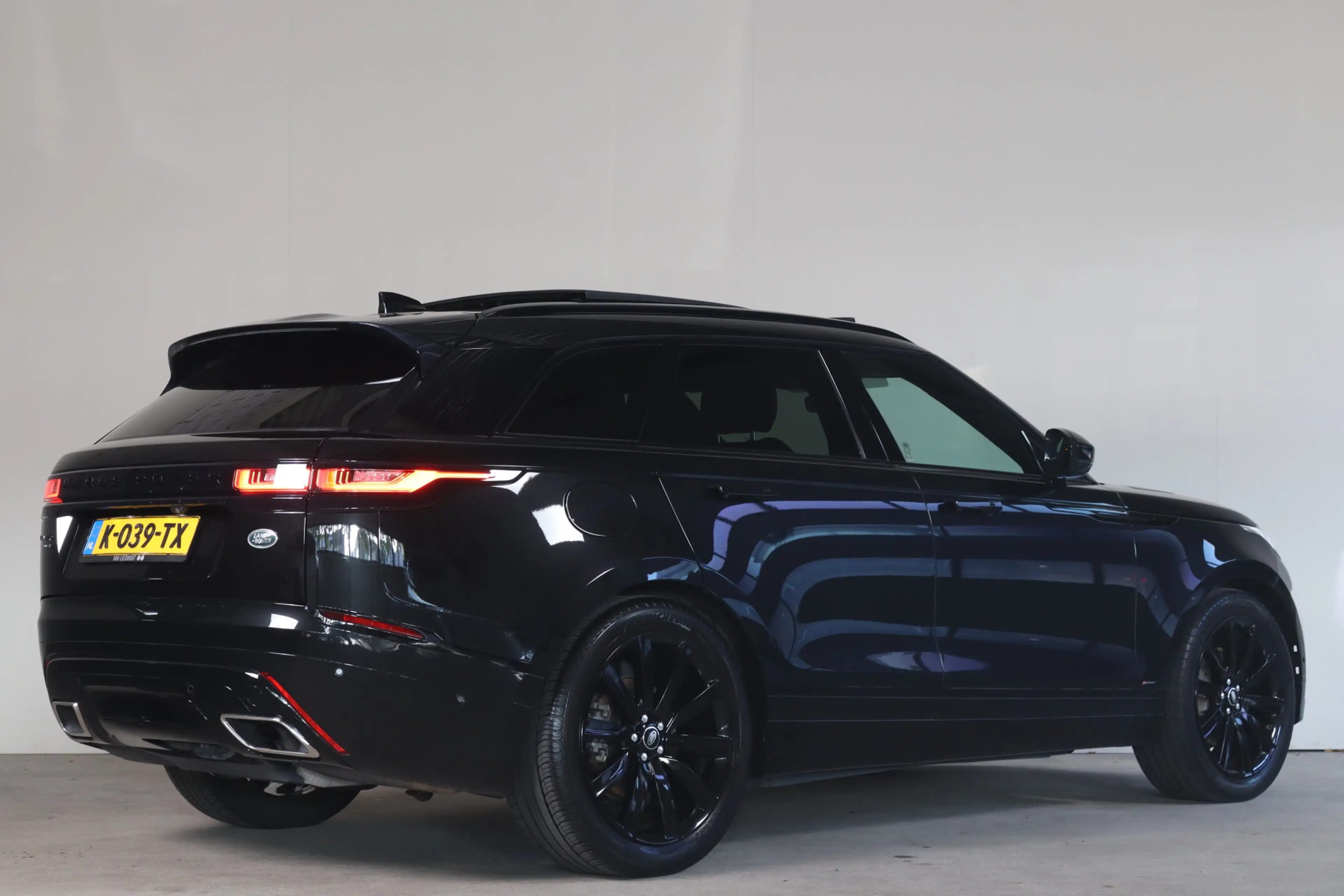 Land Rover Range Rover Velar 3.0 D300 AWD HSE Pano I Meridian I Elek Trekhaak — photo 2