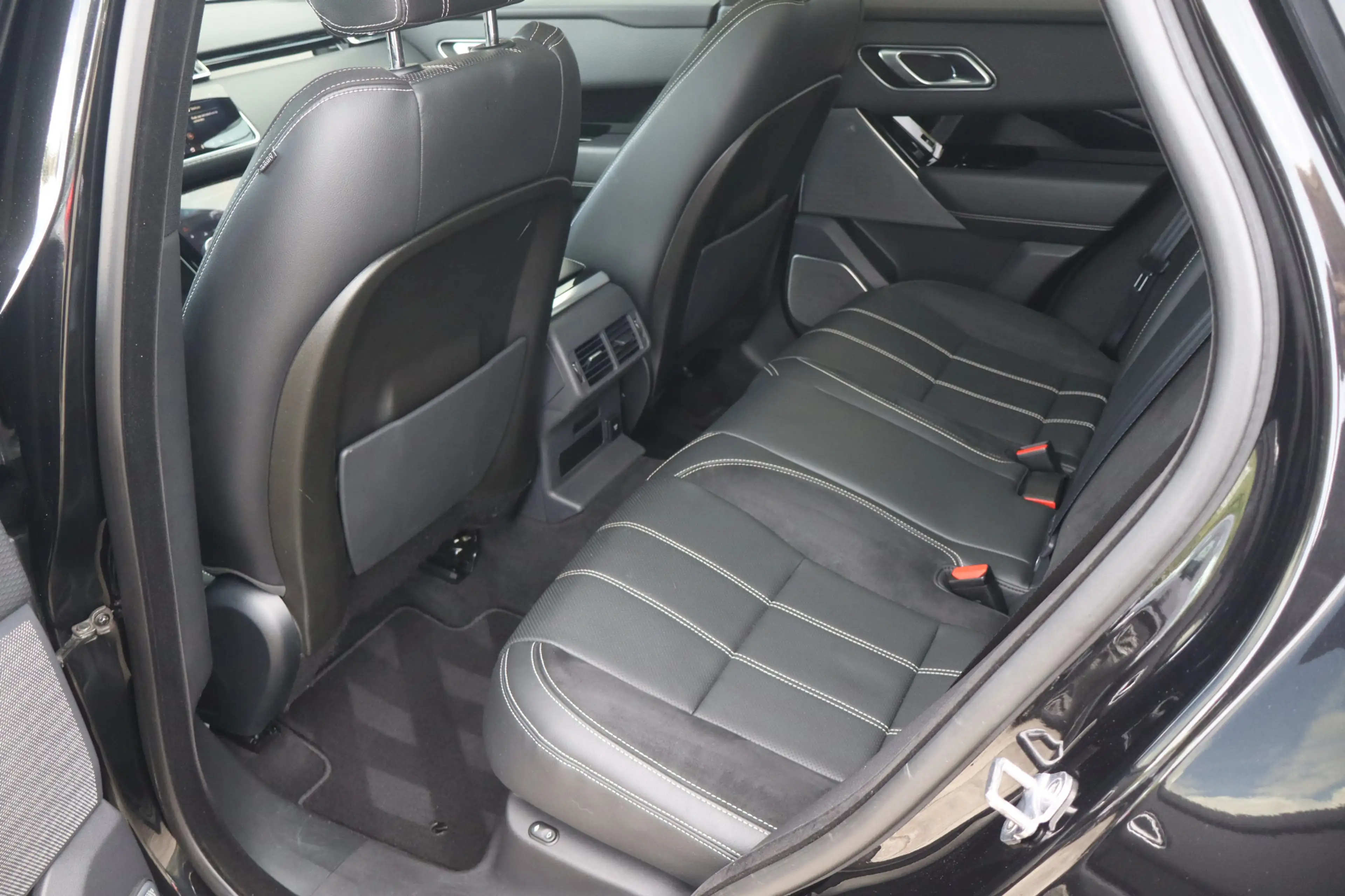 Land Rover Range Rover Velar 3.0 D300 AWD HSE Pano I Meridian I Elek Trekhaak — photo 39