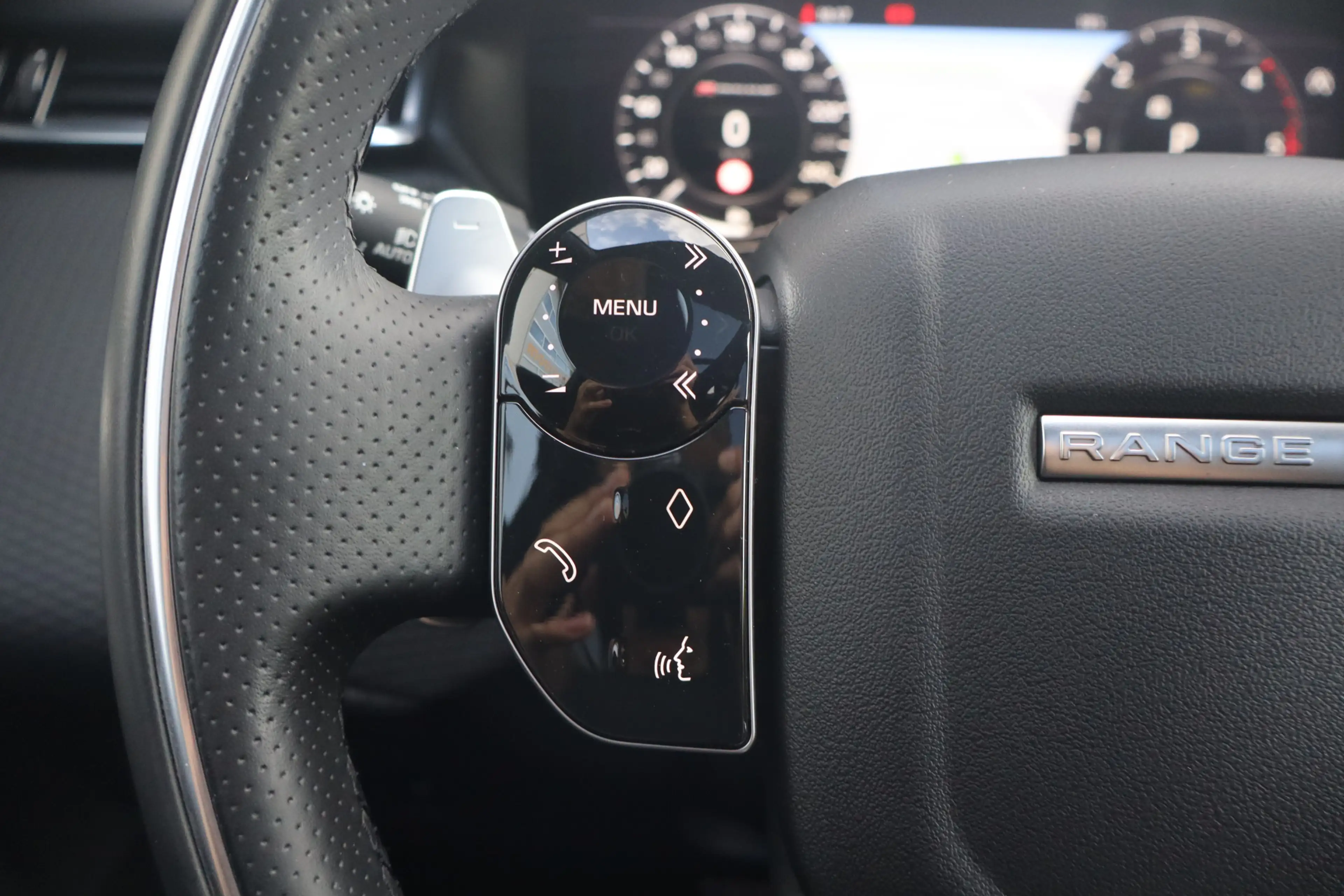Land Rover Range Rover Velar 3.0 D300 AWD HSE Pano I Meridian I Elek Trekhaak — photo 28