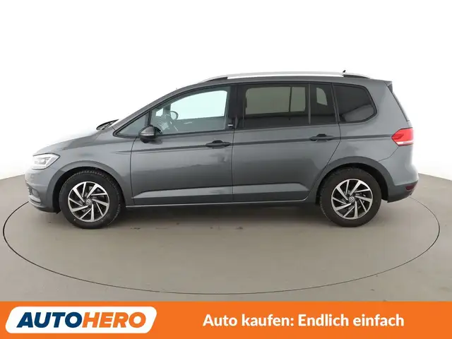 Volkswagen Touran view 3