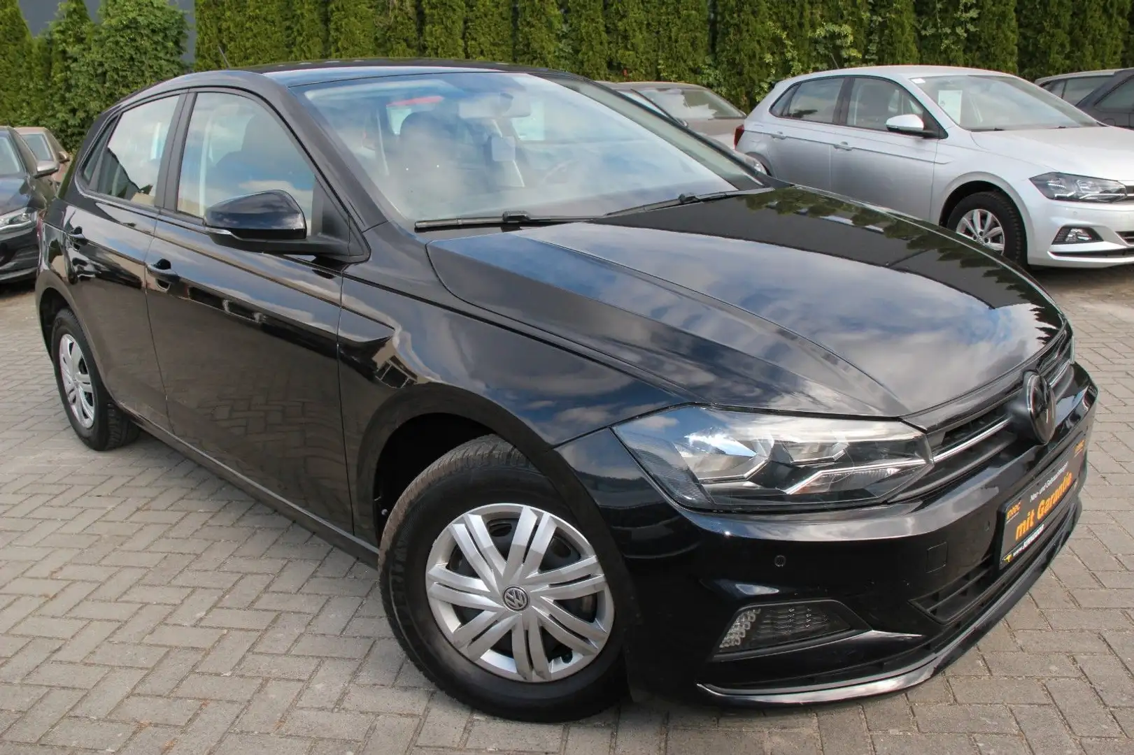 Volkswagen Polo VI Trendline Klima/Bluetooth/Parkhilfe Zwart - 1