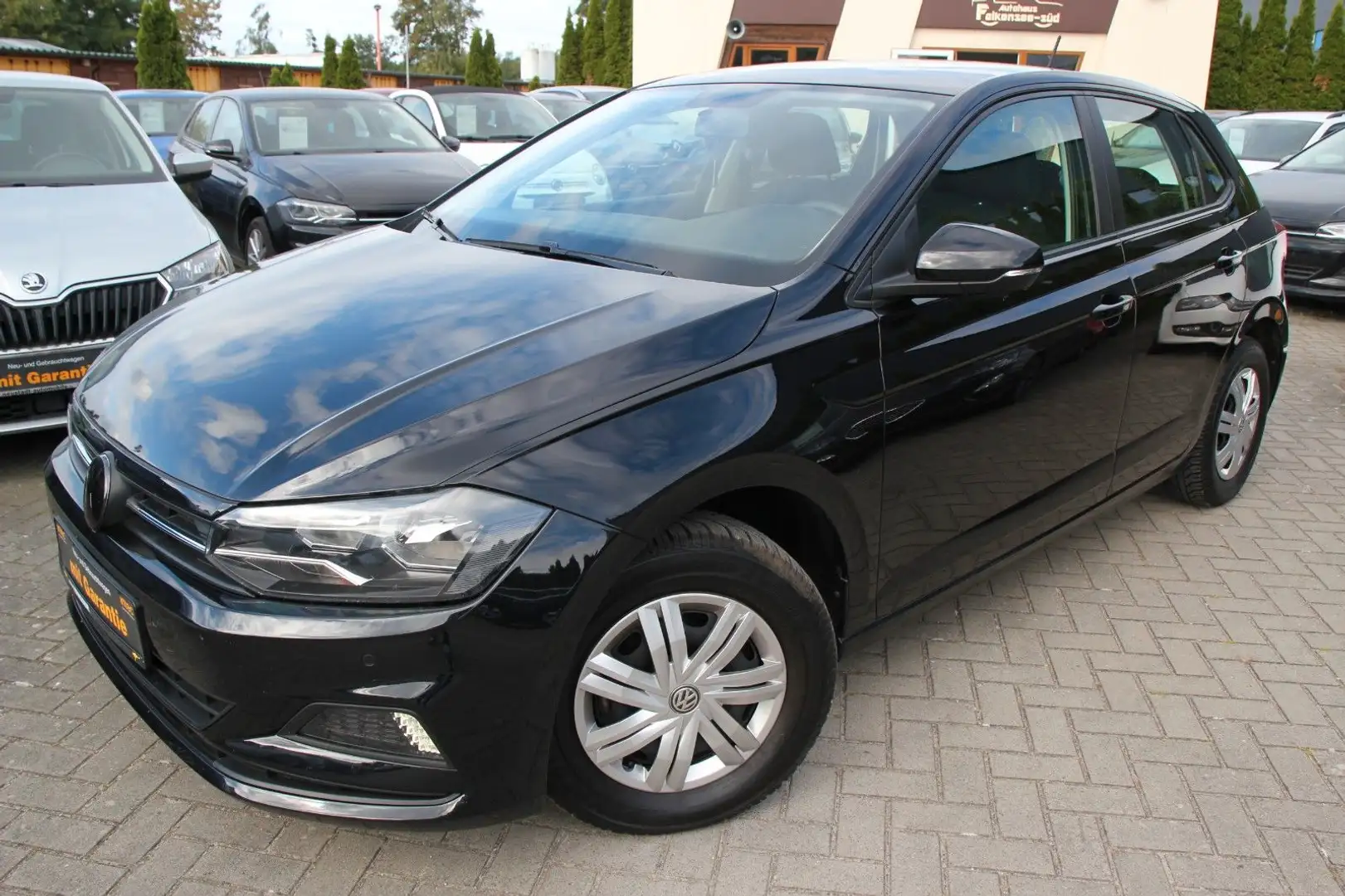Volkswagen Polo VI Trendline Klima/Bluetooth/Parkhilfe Zwart - 2