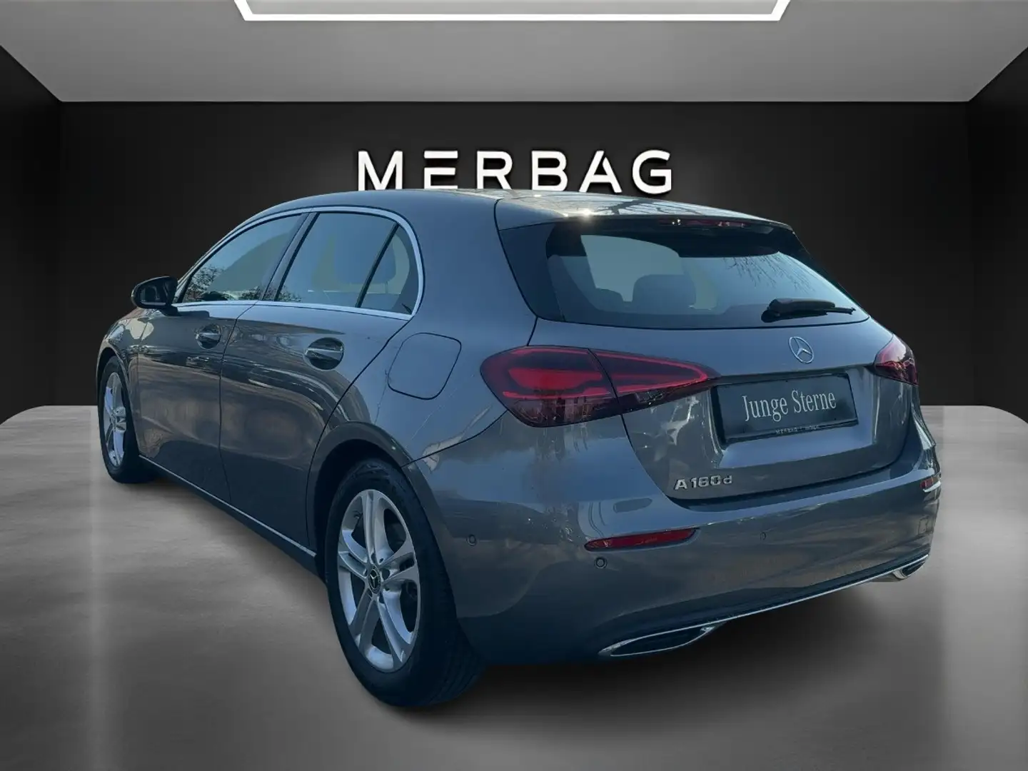 Mercedes-Benz A 180 d Kompaktlimousine Grau - 2
