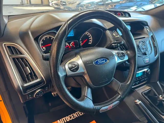 Ford Focus view 9