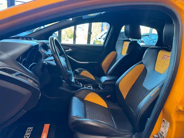 Ford Focus view 11