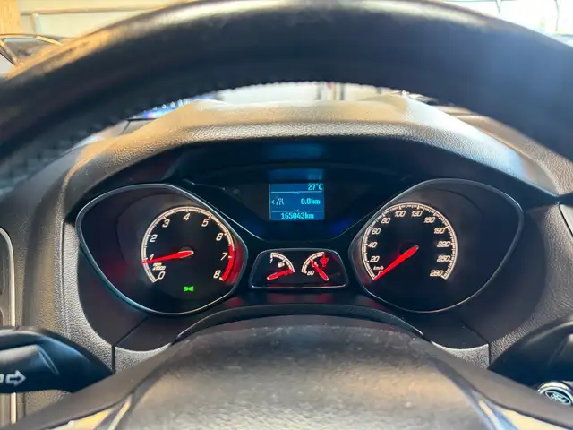 Ford Focus view 14