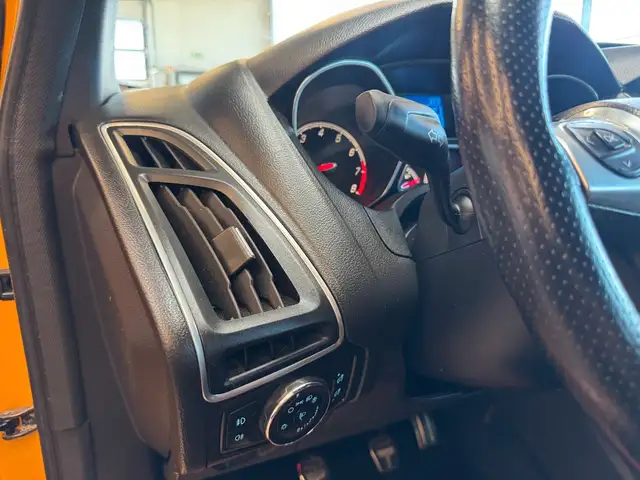 Ford Focus view 10
