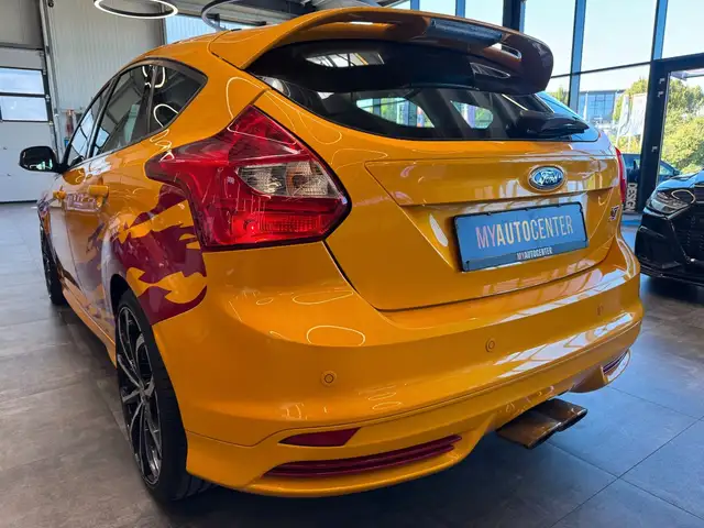 Ford Focus view 5