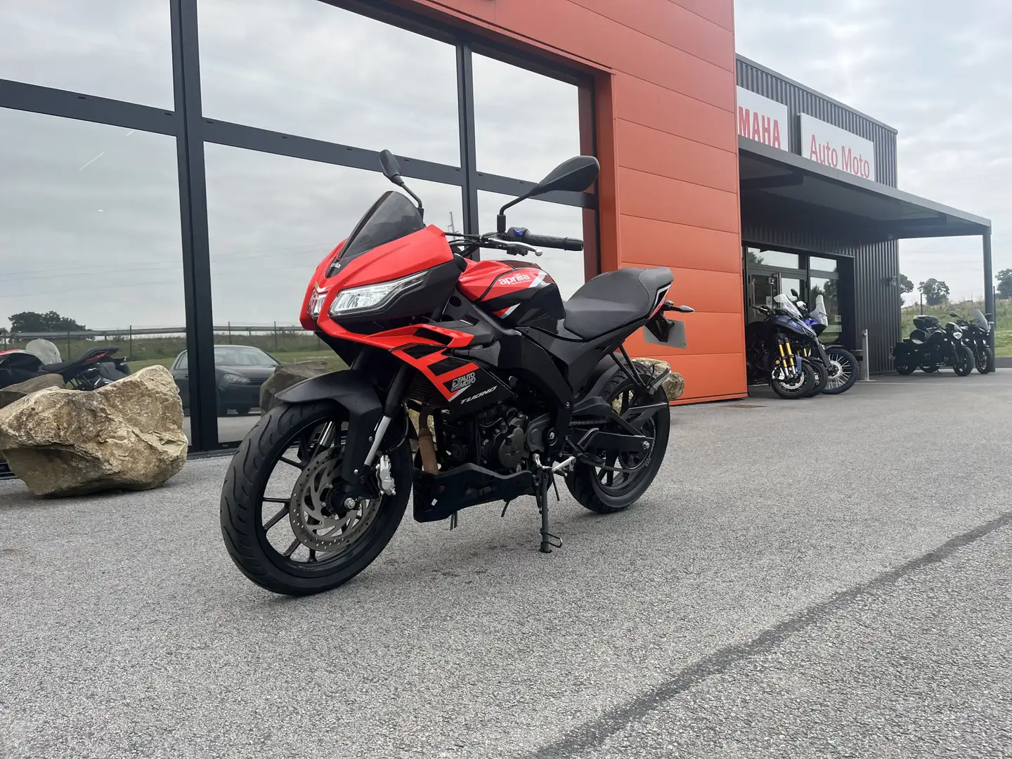 Aprilia Tuono - 1
