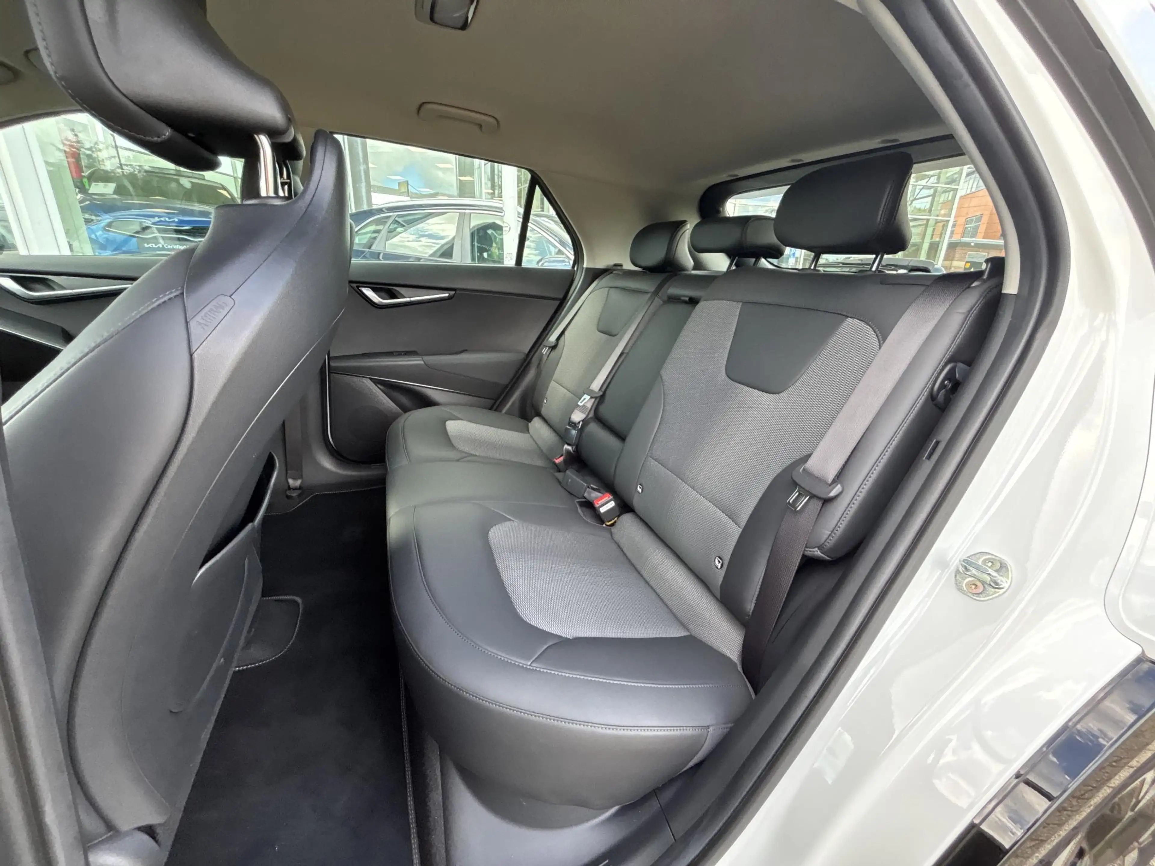 Kia e-Niro EV DynamicLine 64.8 kWh Eerste eigenaar, Volledig — photo 7