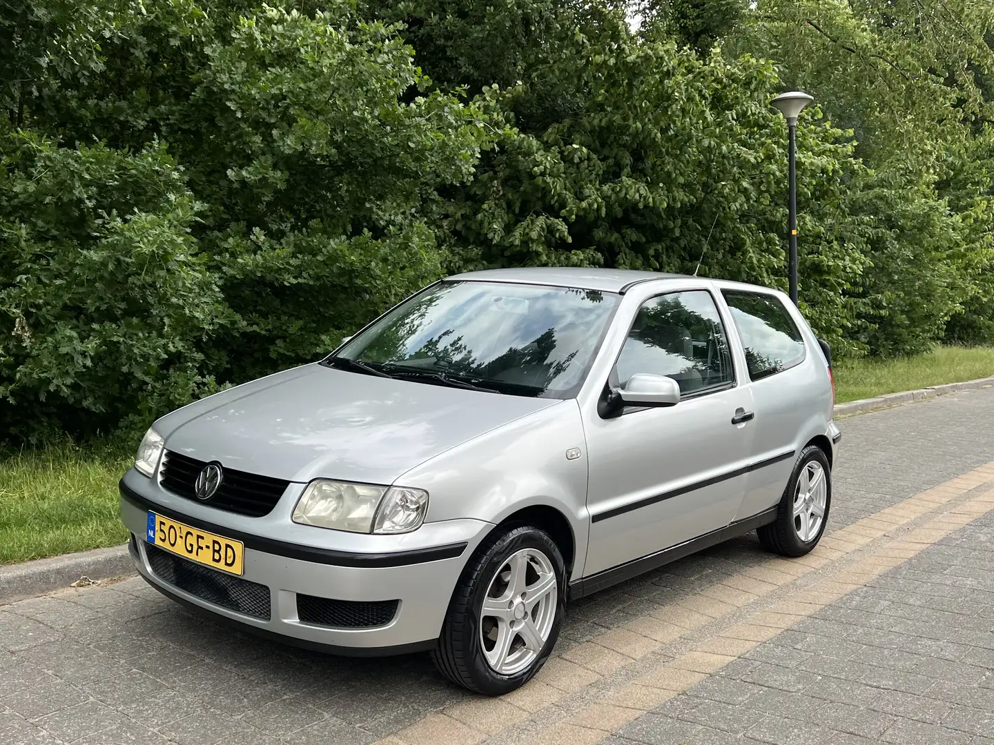 Volkswagen Polo - 1