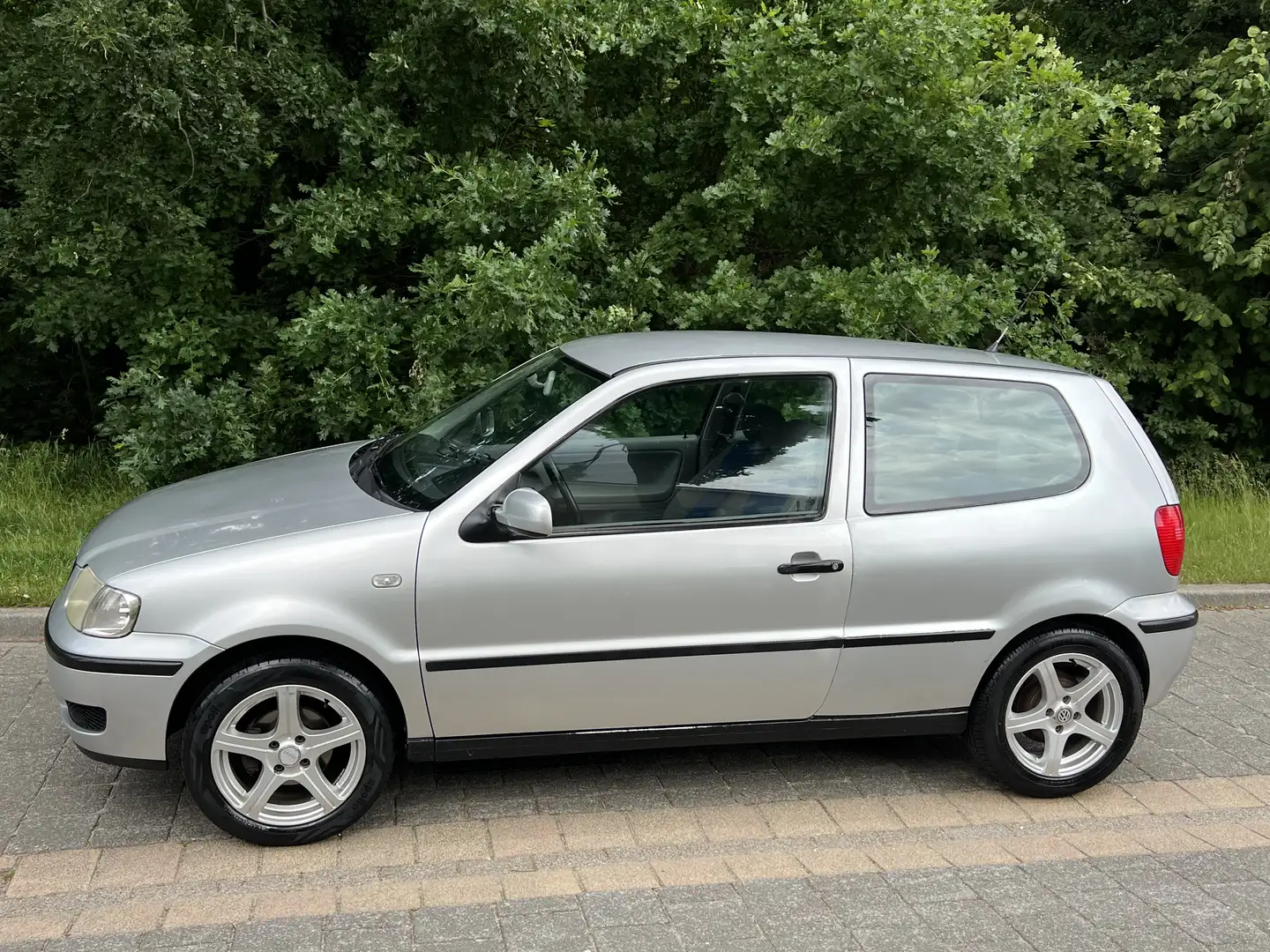 Volkswagen Polo - 2