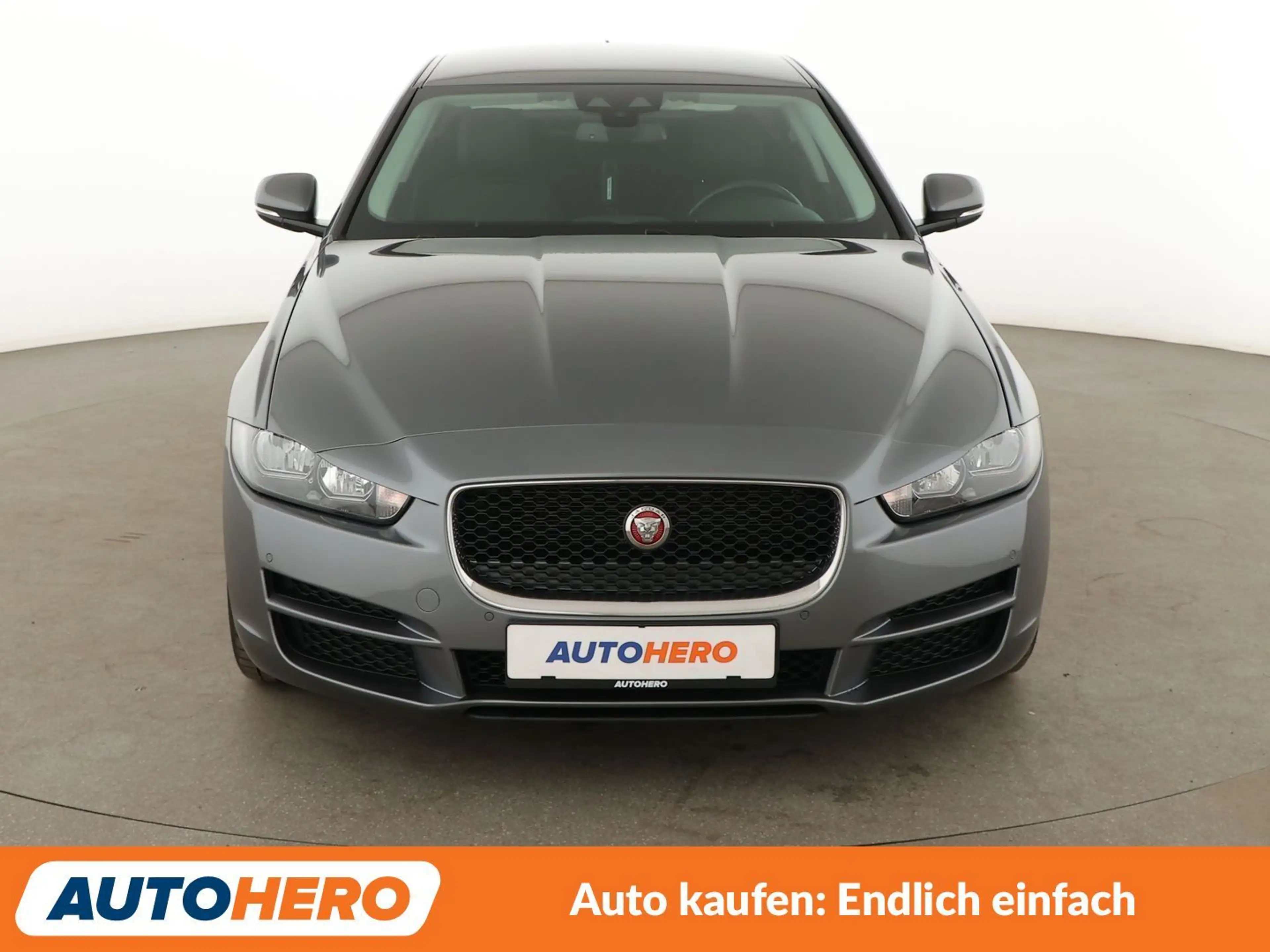 Jaguar XE 20d Prestige Aut.*NAV*TEMPO*CAM*PDC*SHZ*BT* — photo 9