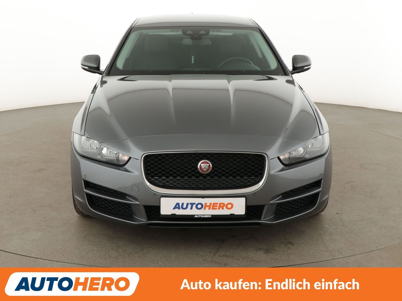 Jaguar XE 20d Prestige Aut.*NAV*TEMPO*CAM*PDC*SHZ*BT* — photo 9
