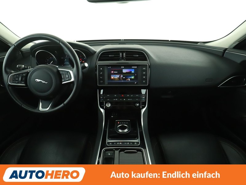 Jaguar XE 20d Prestige Aut.*NAV*TEMPO*CAM*PDC*SHZ*BT* — photo 12