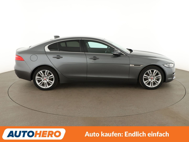 Jaguar XE 20d Prestige Aut.*NAV*TEMPO*CAM*PDC*SHZ*BT* — photo 7