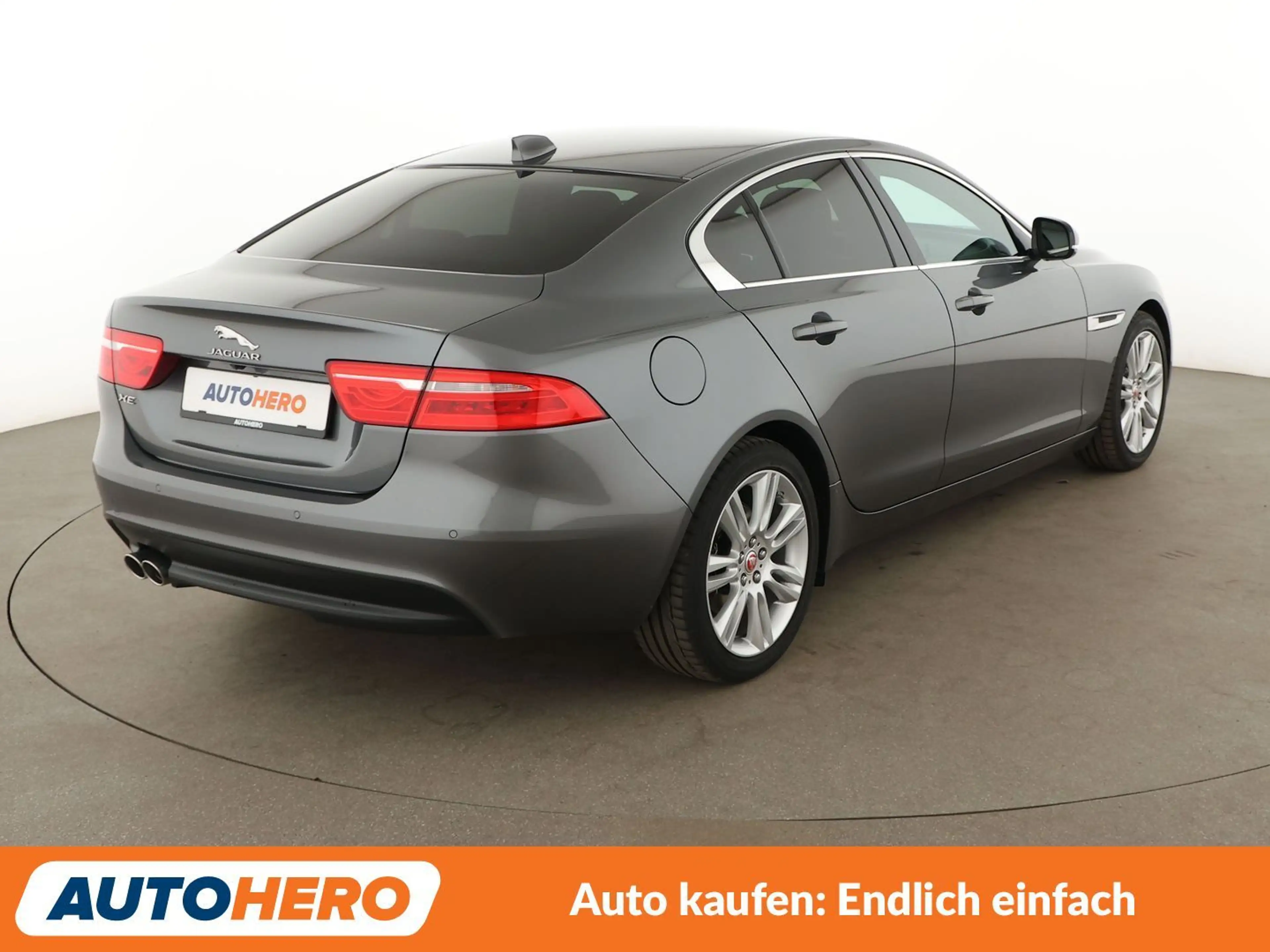 Jaguar XE 20d Prestige Aut.*NAV*TEMPO*CAM*PDC*SHZ*BT* — photo 6