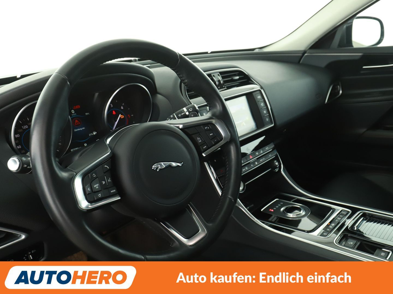 Jaguar XE 20d Prestige Aut.*NAV*TEMPO*CAM*PDC*SHZ*BT* — photo 11