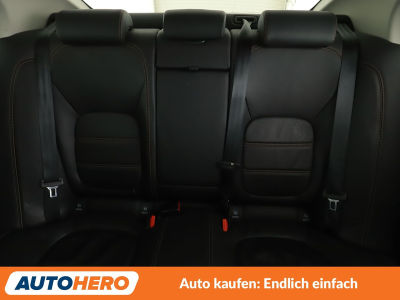 Jaguar XE 20d Prestige Aut.*NAV*TEMPO*CAM*PDC*SHZ*BT* — photo 15