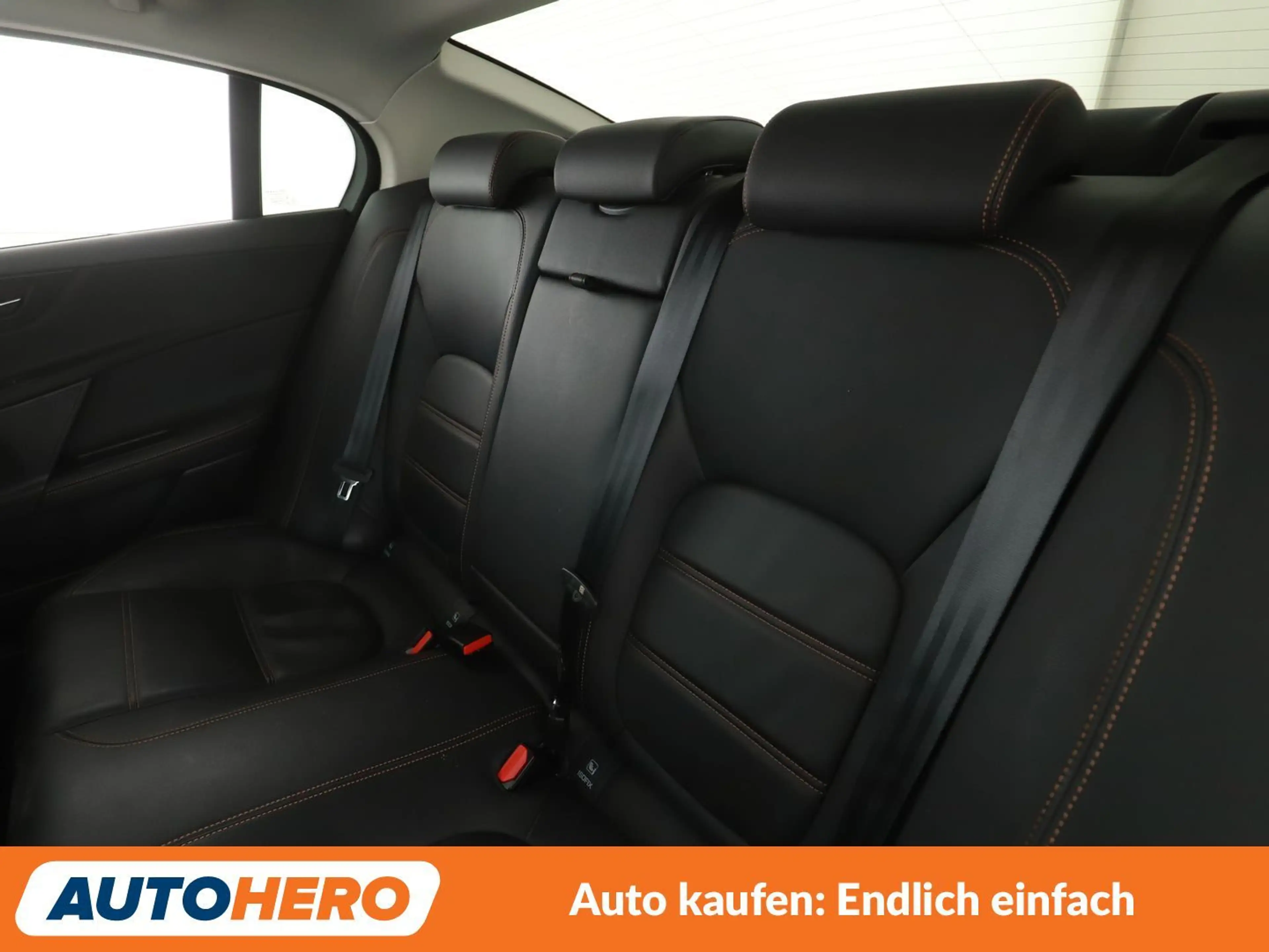 Jaguar XE 20d Prestige Aut.*NAV*TEMPO*CAM*PDC*SHZ*BT* — photo 14