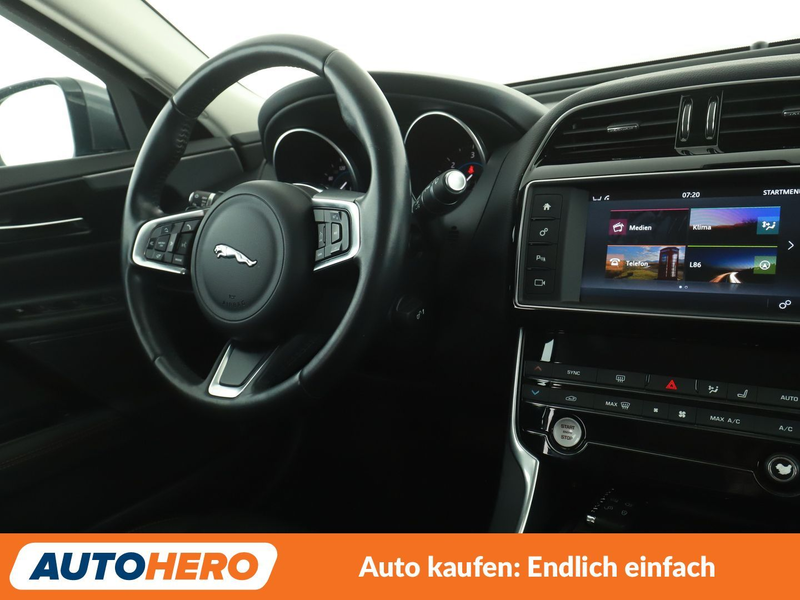 Jaguar XE 20d Prestige Aut.*NAV*TEMPO*CAM*PDC*SHZ*BT* — photo 13