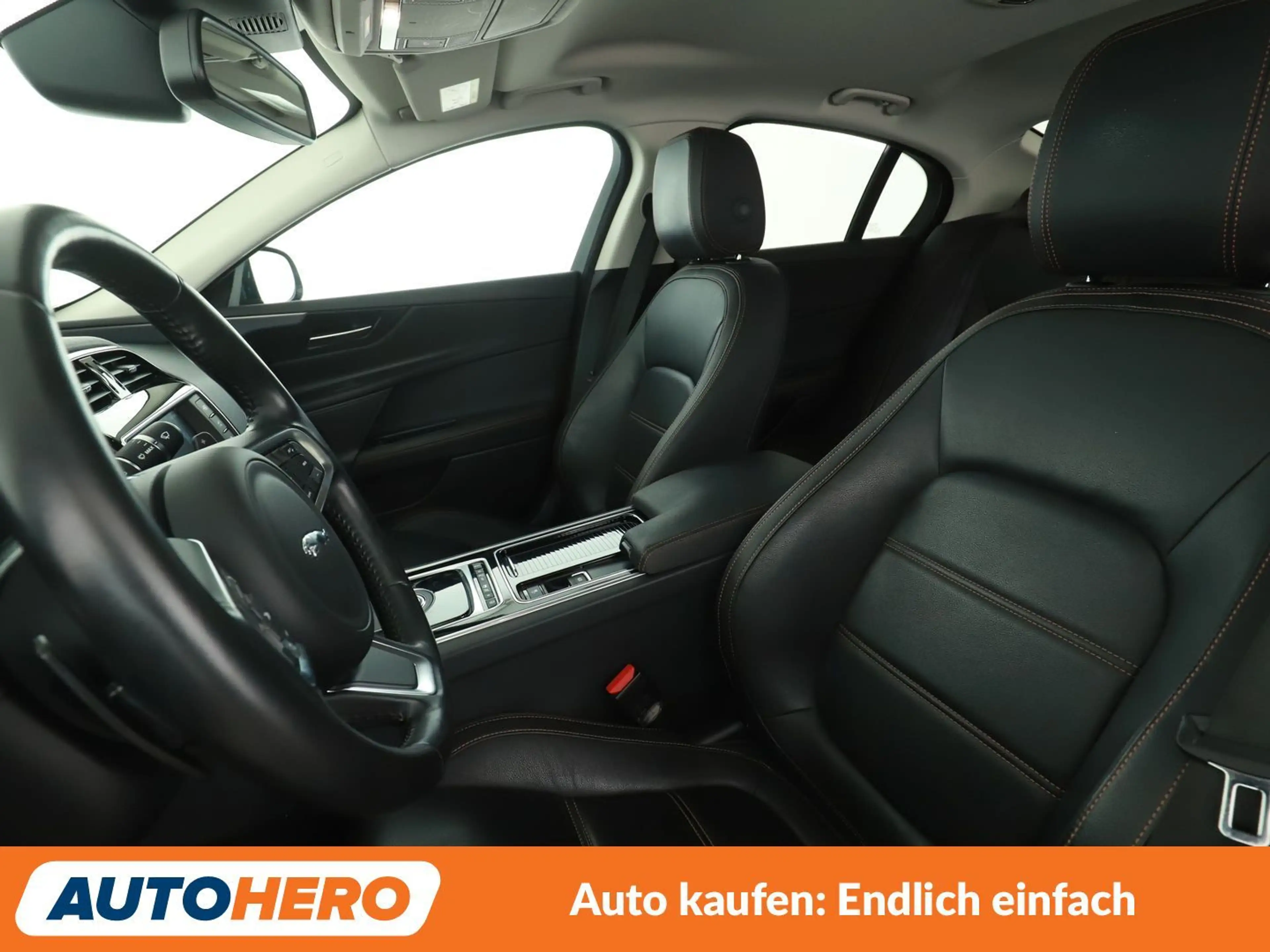 Jaguar XE 20d Prestige Aut.*NAV*TEMPO*CAM*PDC*SHZ*BT* — photo 10