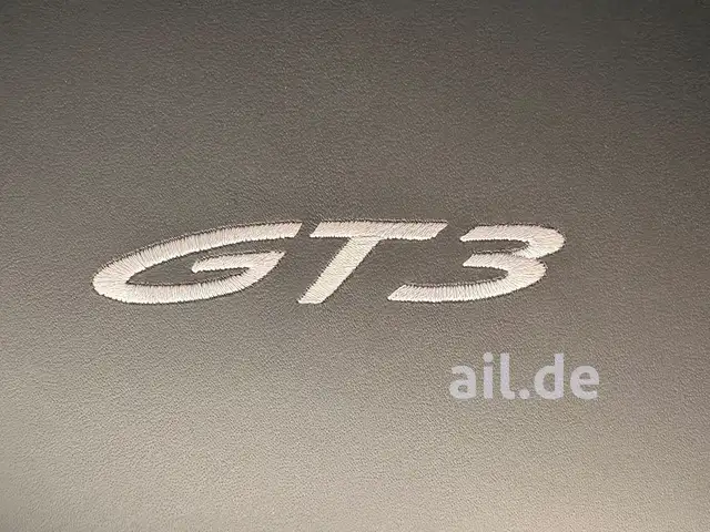Porsche 911 view 12