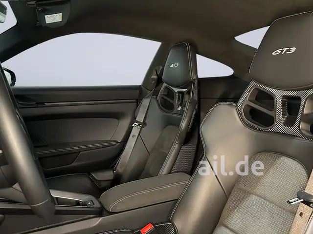 Porsche 911 view 10